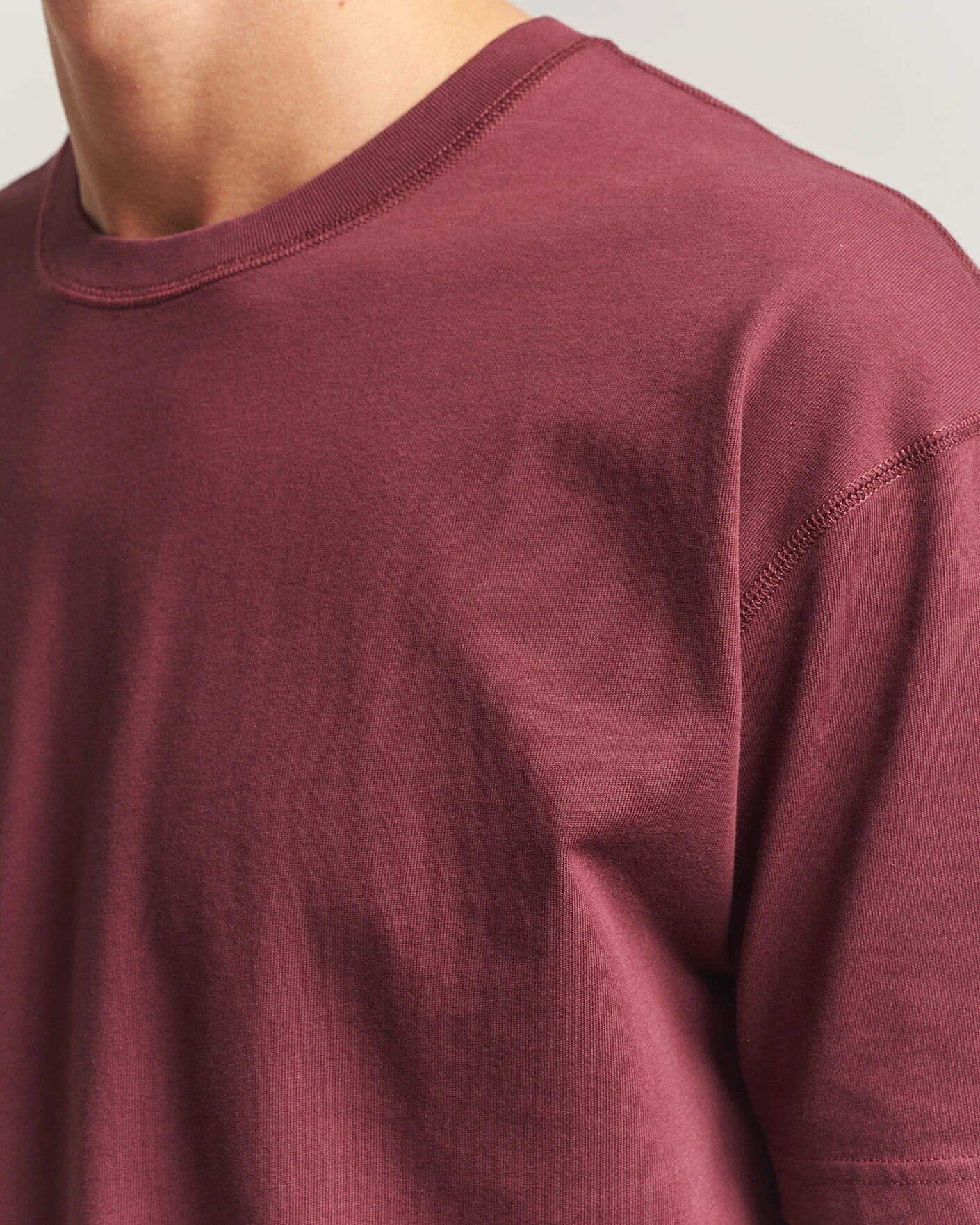 Herr | T-Shirts | Drake's | O´Clock Back Print Hiking T-Shirt Dark Plum