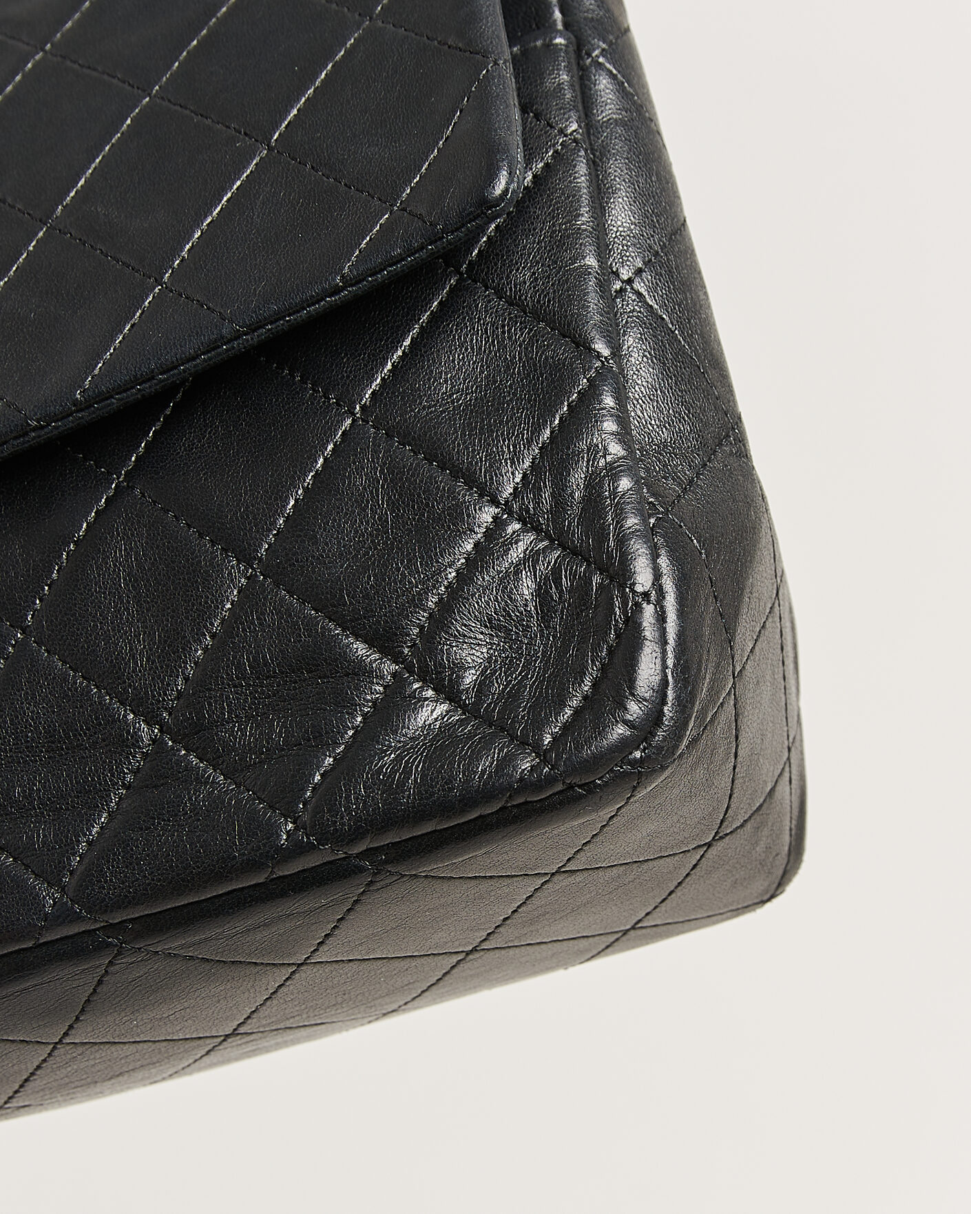 Herr | Pre-Owned & Vintage Bags | Chanel Pre-Owned | Vintage Classic Flap Bag Lambskin Black