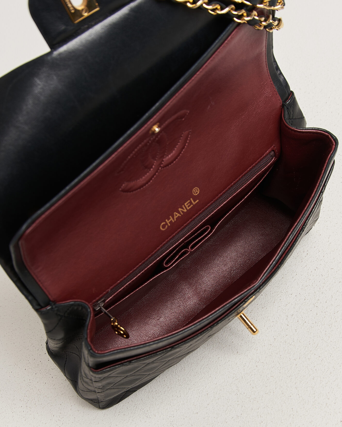 Herr | Pre-Owned & Vintage Bags | Chanel Pre-Owned | Classic Medium Square Double Flap Bag Lambskin Black