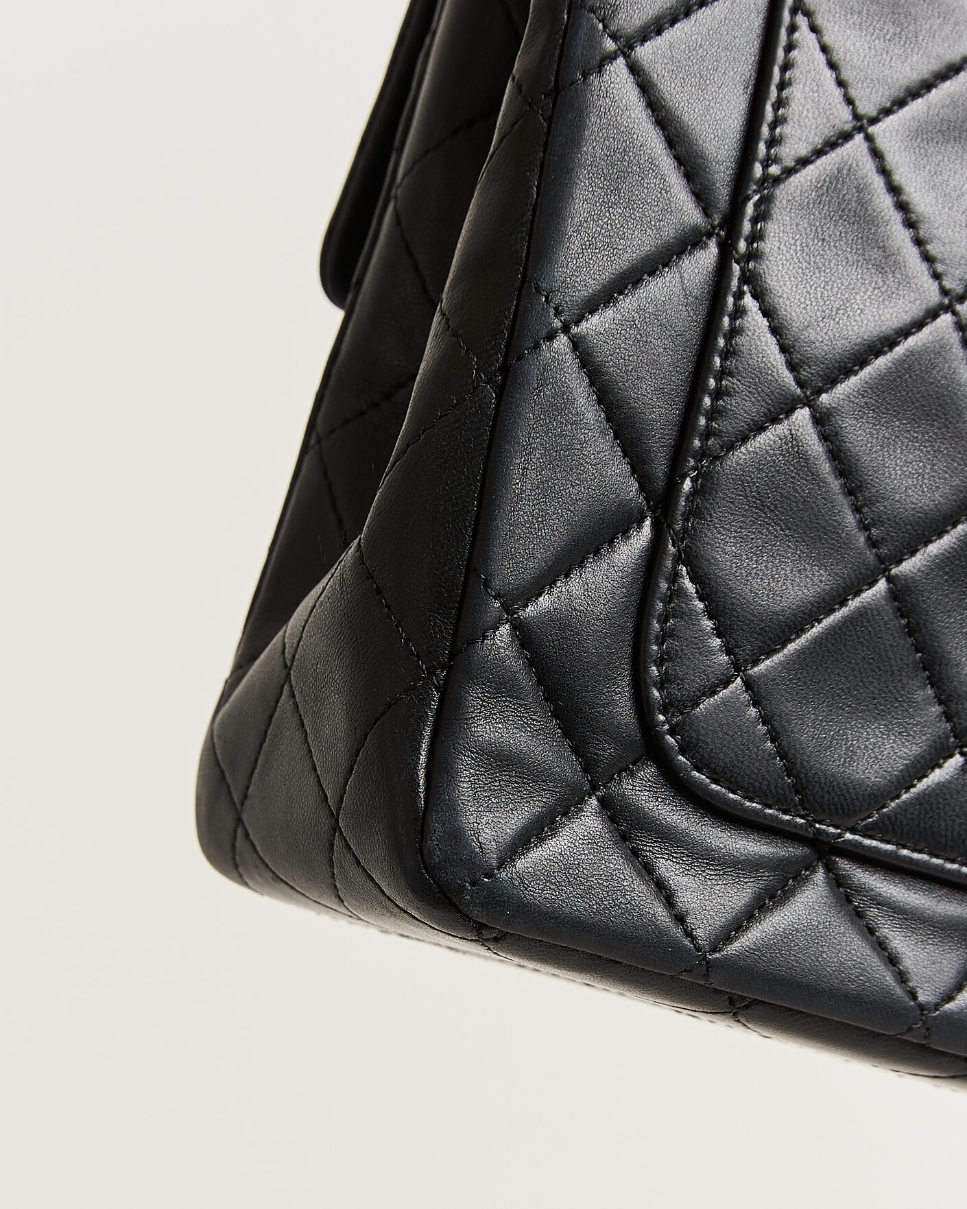 Herr | Pre-Owned & Vintage Bags | Chanel Pre-Owned | Classic Medium Square Double Flap Bag Lambskin Black