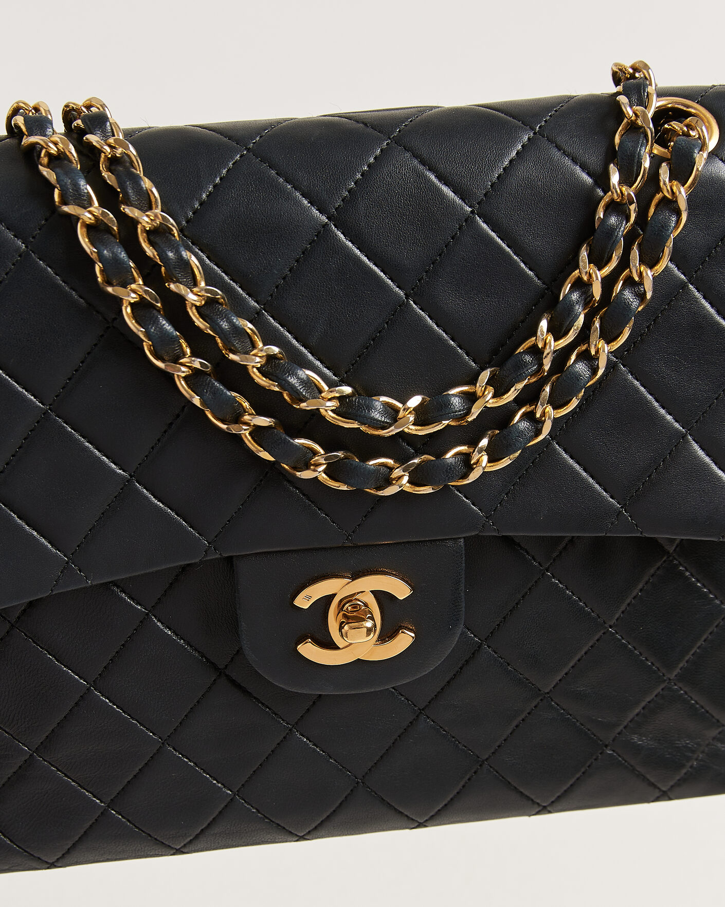 Herr | Pre-Owned & Vintage Bags | Chanel Pre-Owned | Classic Medium Square Double Flap Bag Lambskin Black