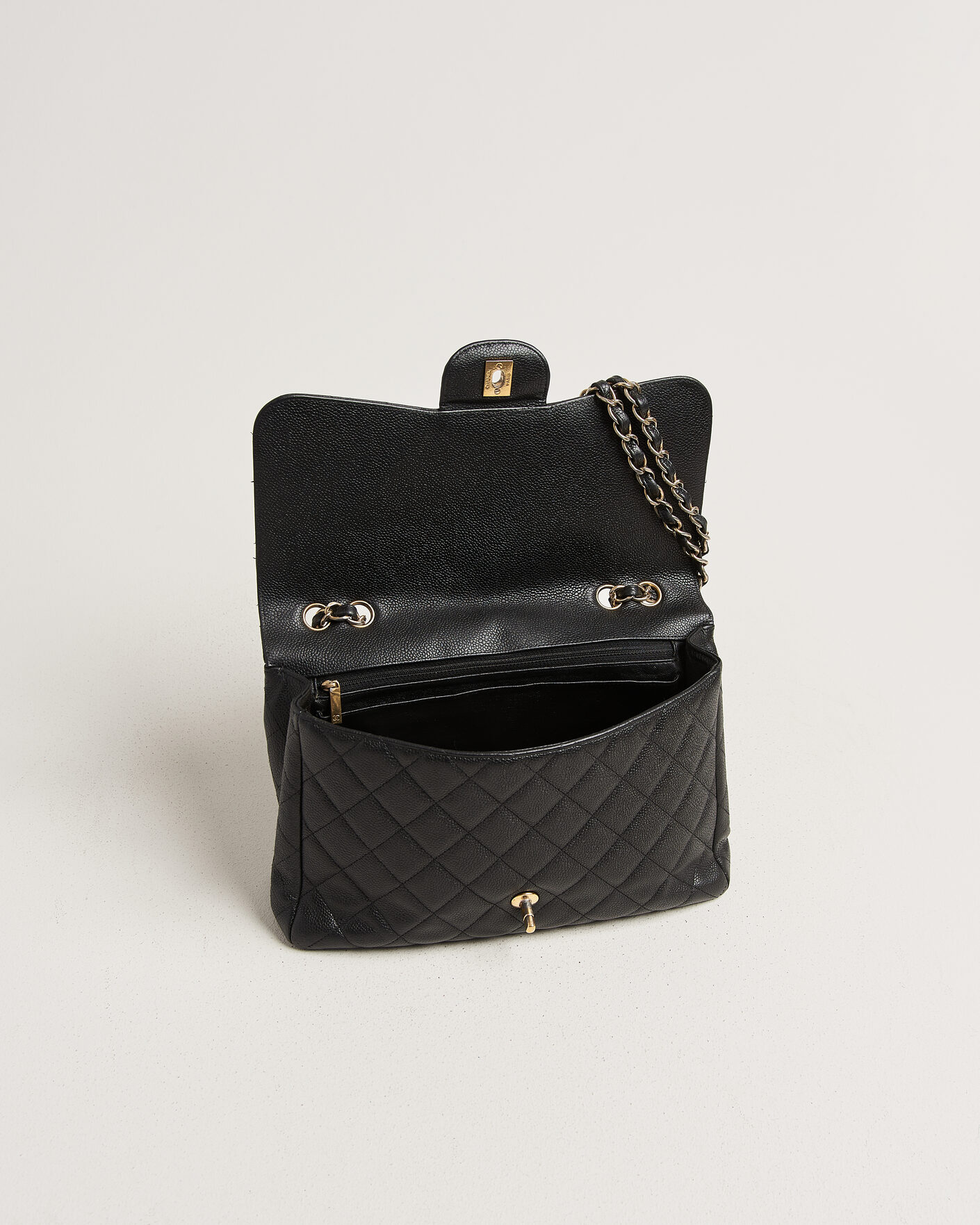 Herr | Pre-Owned & Vintage Bags | Chanel Pre-Owned | Classic Jumbo Single Flap Bag Caviar Black
