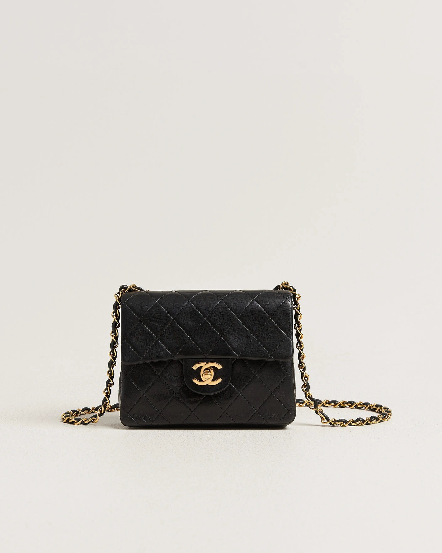 Herr | Pre-Owned & Vintage Bags | Chanel Pre-Owned | Classic Mini Square Single Flap Bag Lambskin Black