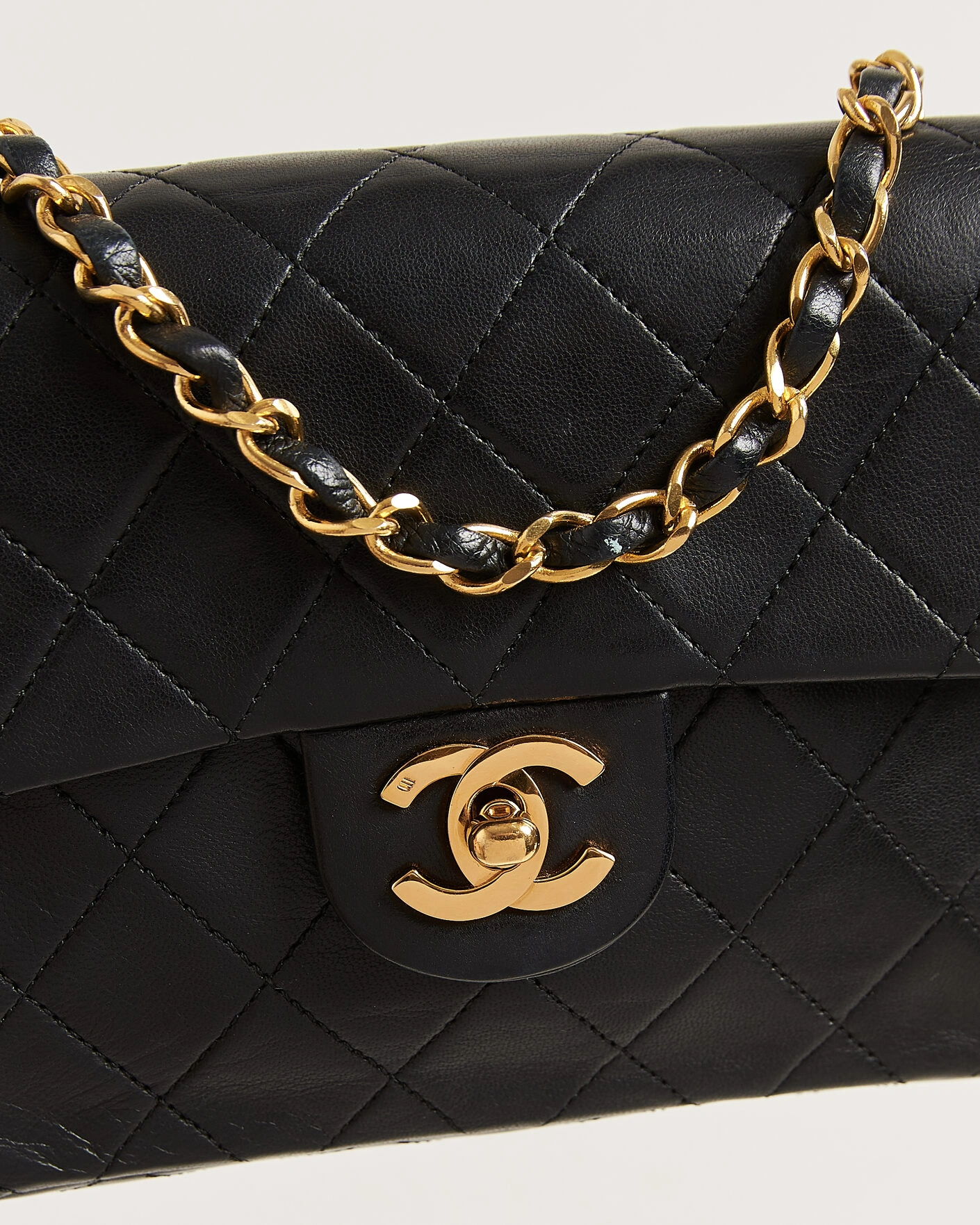 Herr | Pre-Owned & Vintage Bags | Chanel Pre-Owned | Classic Mini Square Single Flap Bag Lambskin Black