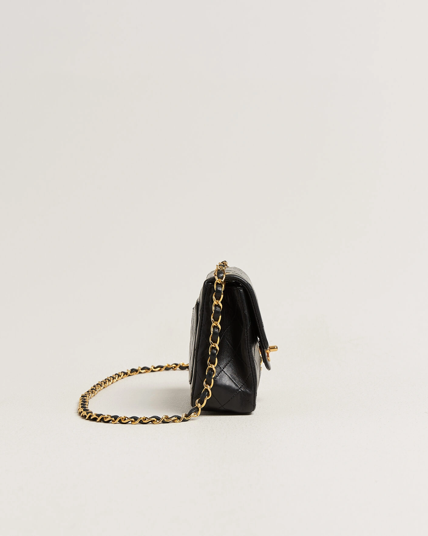 Herr | Pre-Owned & Vintage Bags | Chanel Pre-Owned | Classic Mini Square Single Flap Bag Lambskin Black