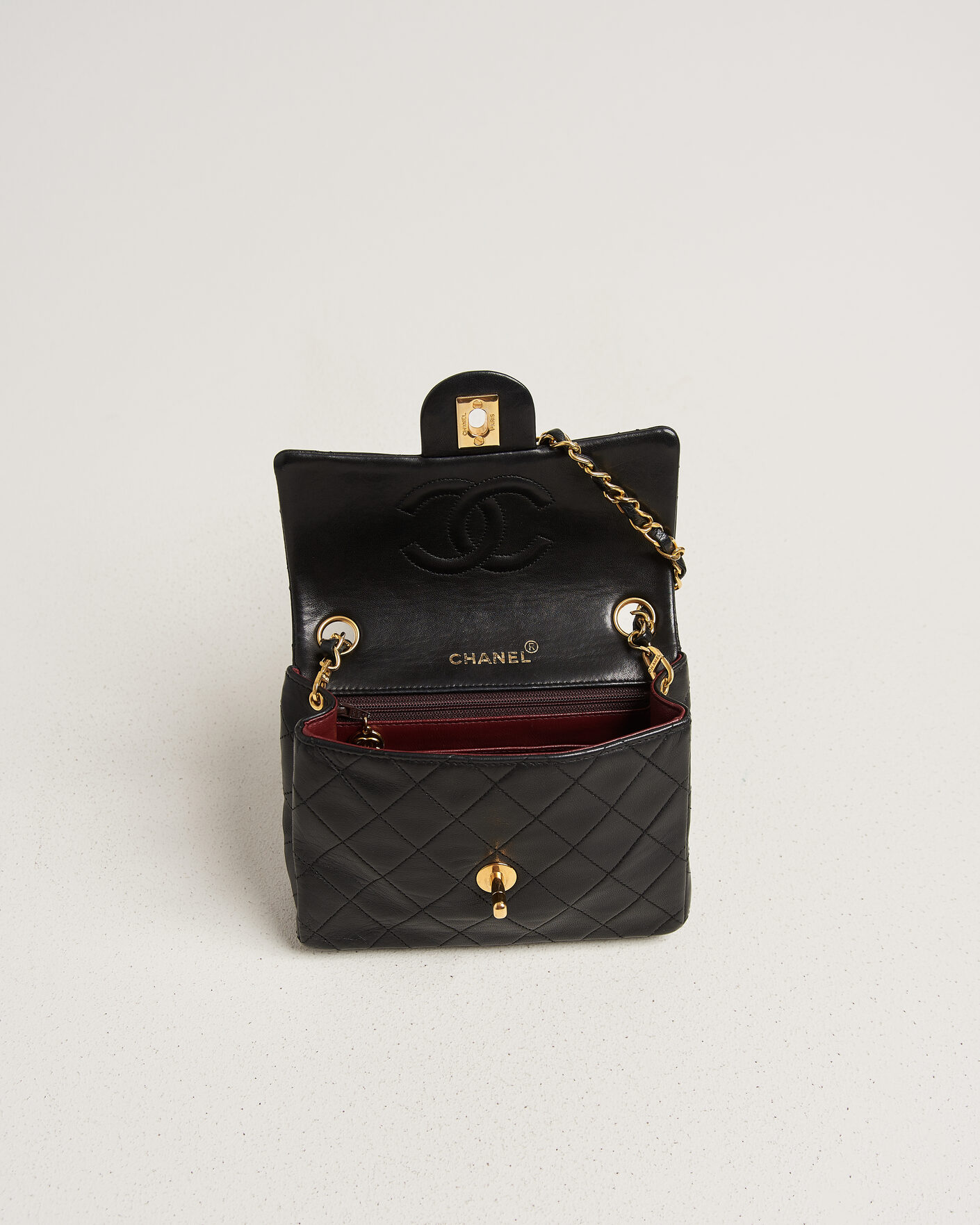 Herr | Pre-Owned & Vintage Bags | Chanel Pre-Owned | Classic Mini Square Single Flap Bag Lambskin Black
