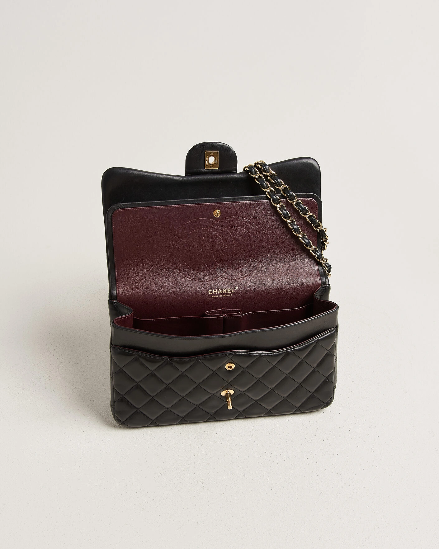 Herr | Pre-Owned & Vintage Bags | Chanel Pre-Owned | Classic Jumbo Double Flap Bag Lambskin Black
