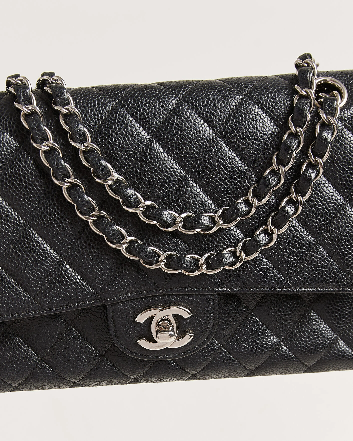 Herr | Pre-Owned & Vintage Bags | Chanel Pre-Owned | Classic Medium Single Flap Bag Caviar Black