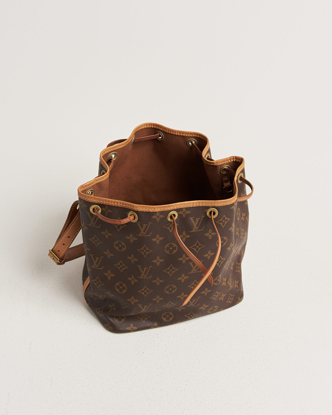 Herr | Louis Vuitton Pre-Owned Petit Noé Monogram | Louis Vuitton Pre-Owned | Petit Noé Monogram