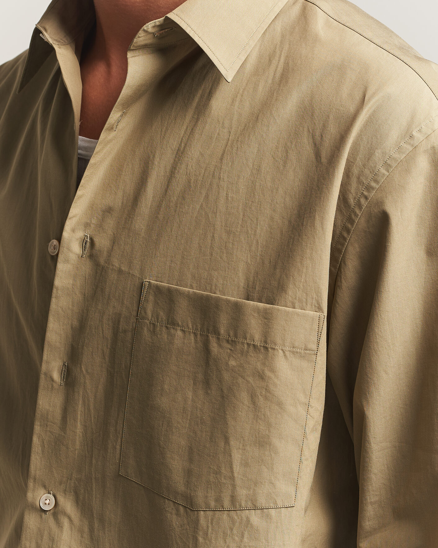 Herr | Skjortor | Auralee | Finx Light Weather Chambray Shirt Olive Brown