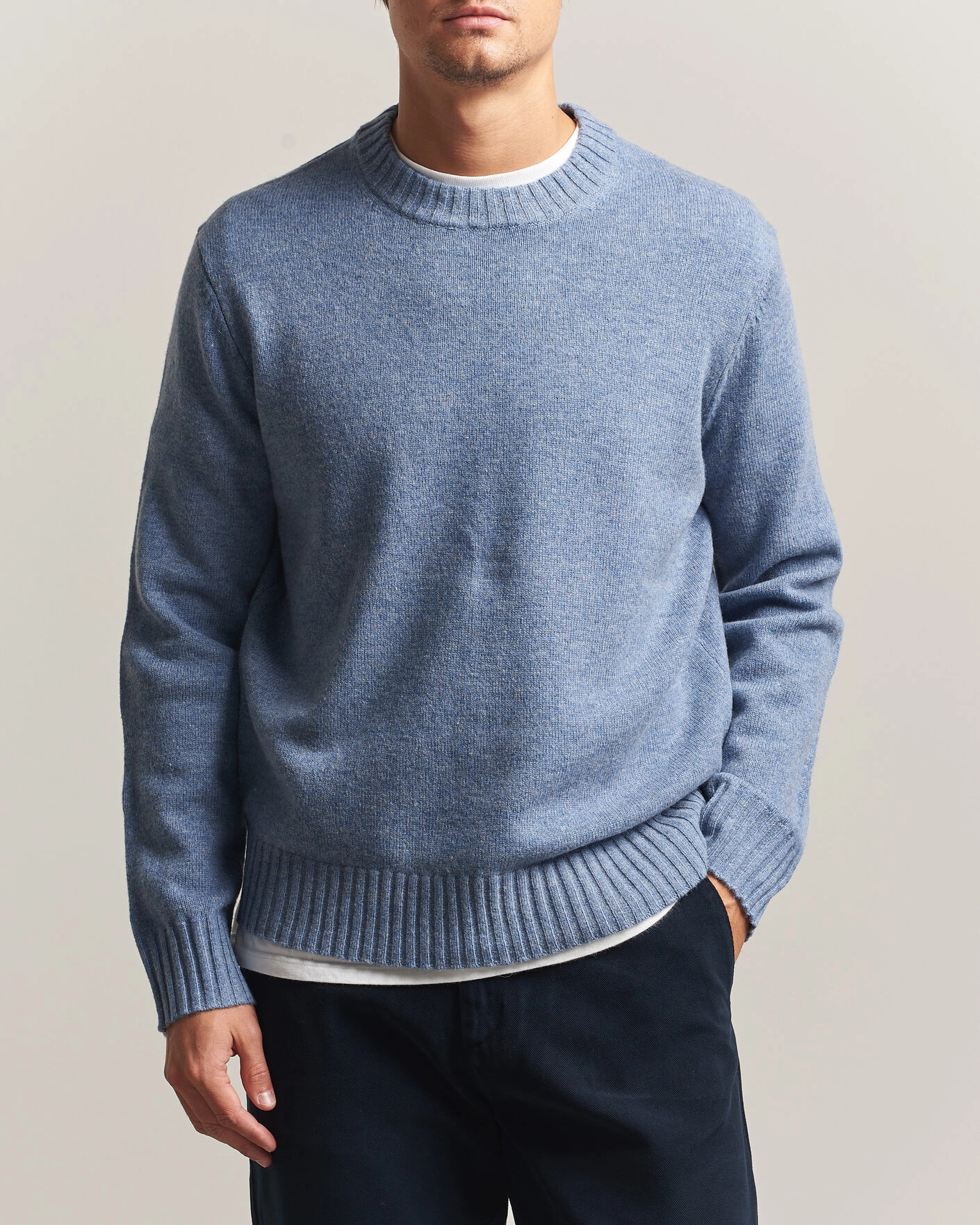 Herr | Tröjor | A Day's March | Marlow Lambswool Sweater Misty Blue