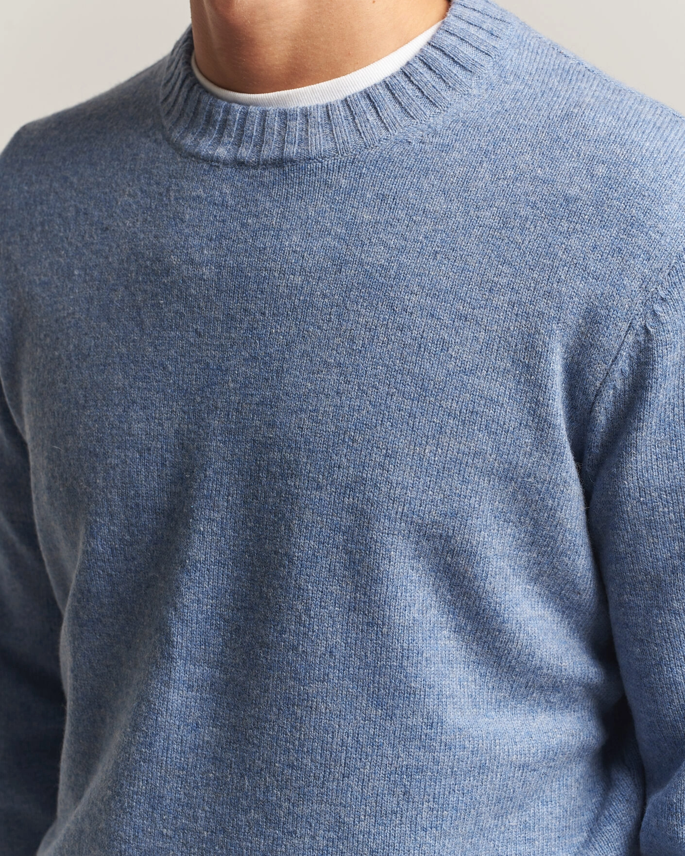 Herr | Tröjor | A Day's March | Marlow Lambswool Sweater Misty Blue