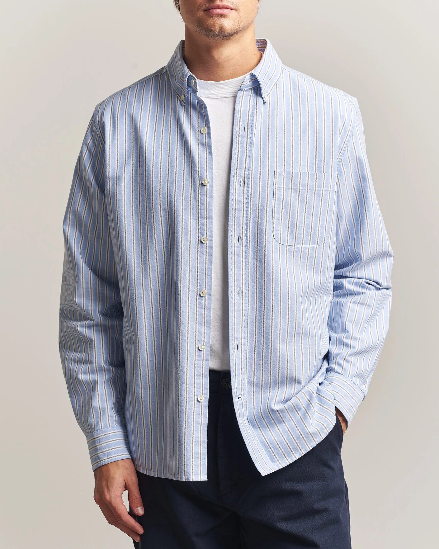 Herr | Skjortor | A Day's March | Classic Flag Striped Oxford Shirt White/Blue/Black
