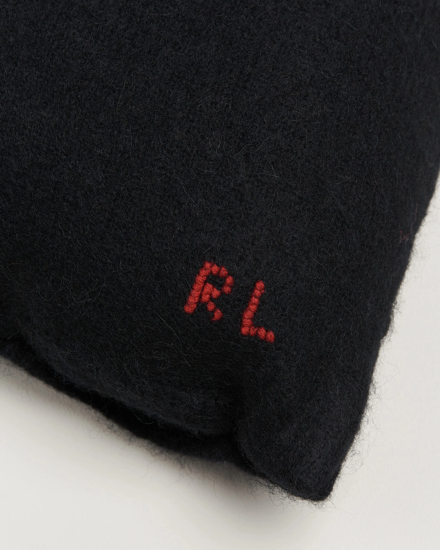 Herr | Till hemmet | Ralph Lauren Home | Ralph & Ricky Bear Wool/Alpaca Pillow Black
