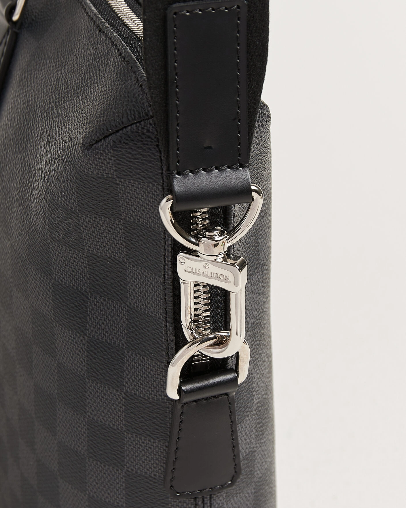 Herr | Pre-Owned & Vintage Bags | Louis Vuitton Pre-Owned | Porte Documents Bag Damier Graphite