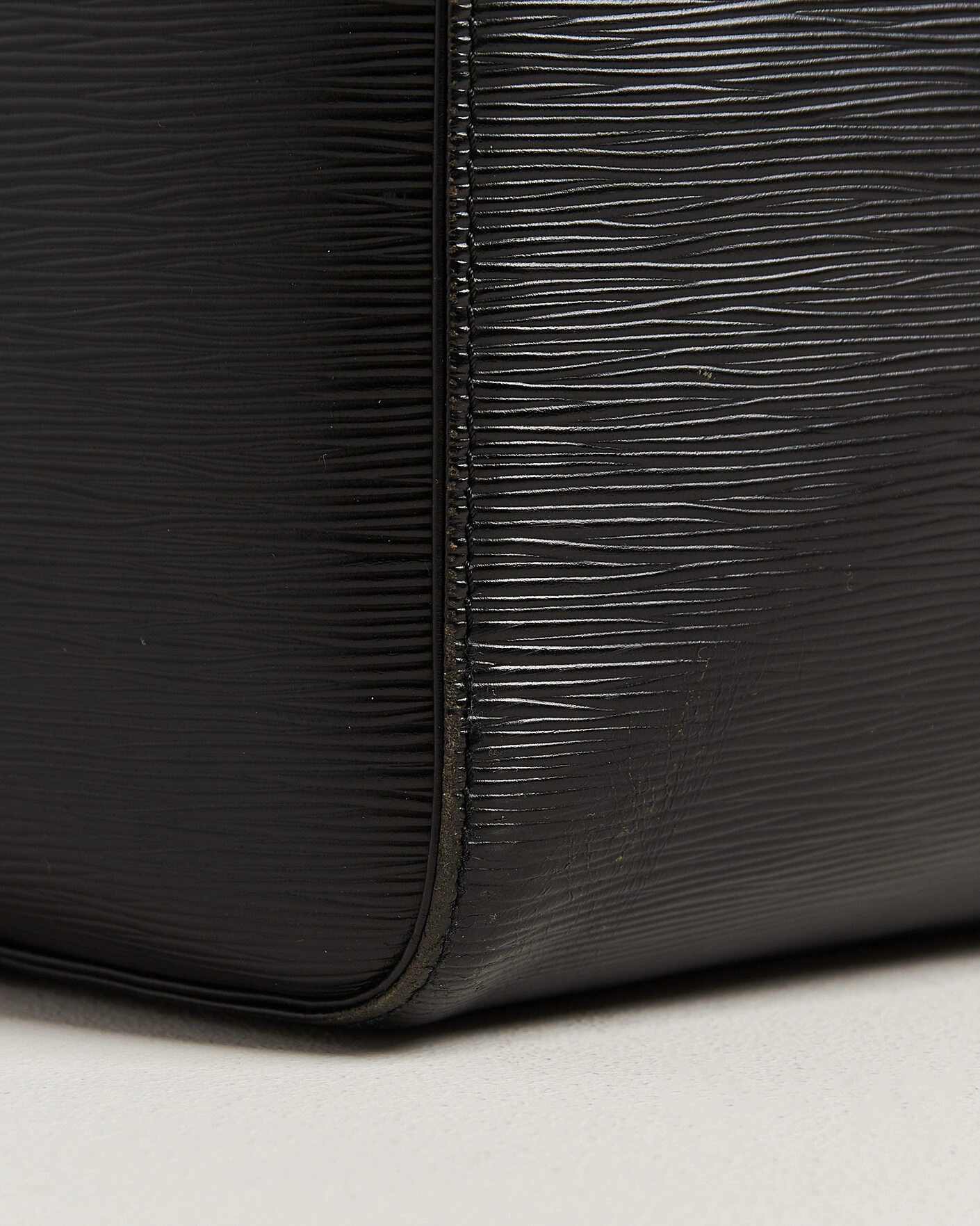 Herr | Pre-Owned & Vintage Bags | Louis Vuitton Pre-Owned | Keepall 50 Epi Leather Black