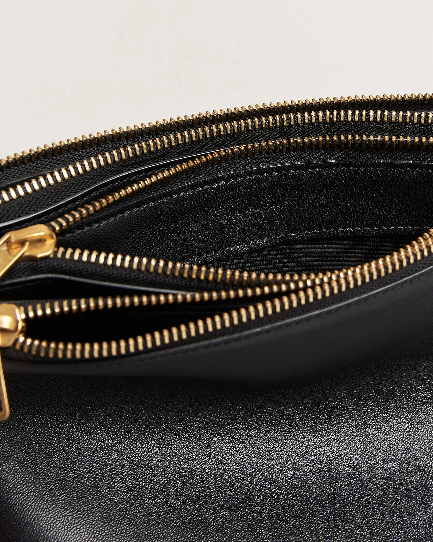Herr | Pre-Owned & Vintage Bags | Celine Pre-Owned | Trio Bag Small Leather Black