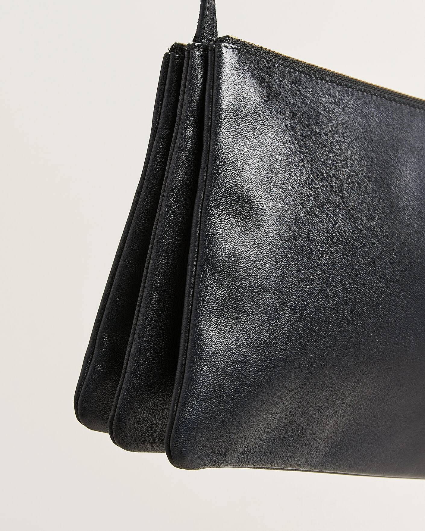 Herr | Pre-Owned & Vintage Bags | Celine Pre-Owned | Trio Bag Medium Leather Black