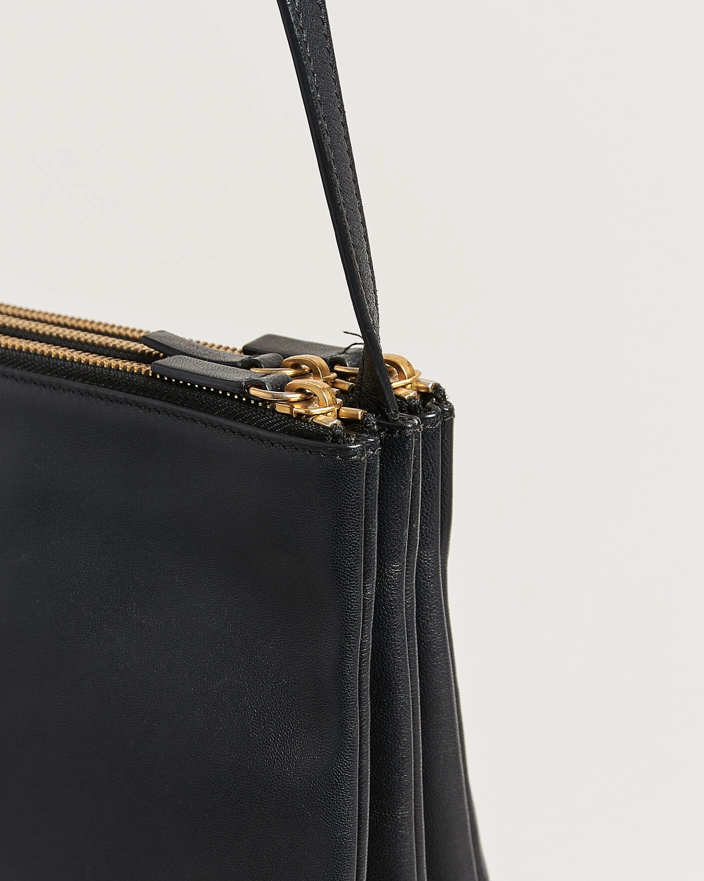 Herr | Pre-Owned & Vintage Bags | Celine Pre-Owned | Trio Bag Medium Leather Black