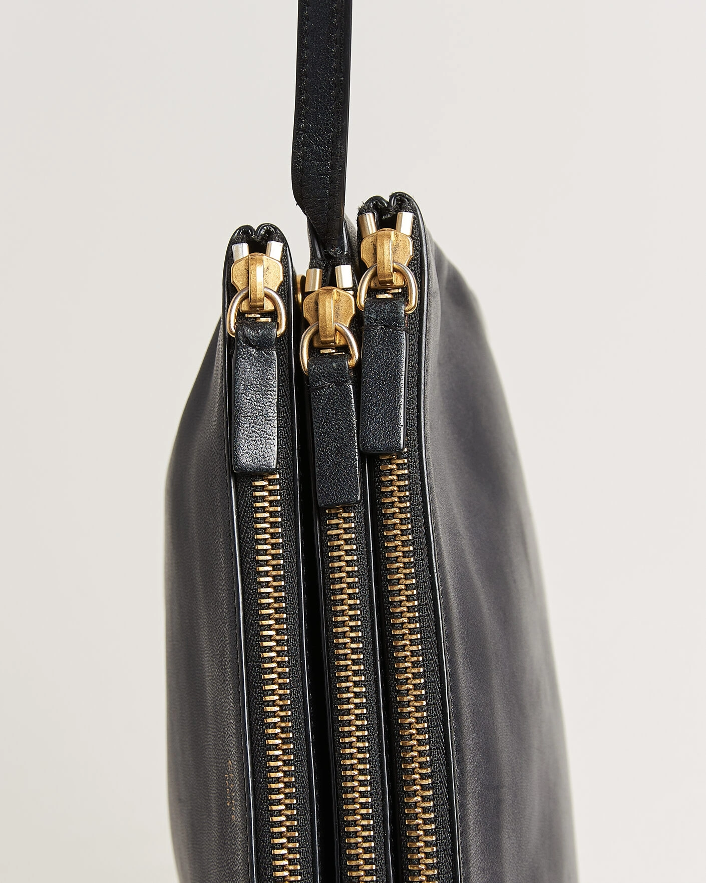 Herr | Pre-Owned & Vintage Bags | Celine Pre-Owned | Trio Bag Medium Leather Black