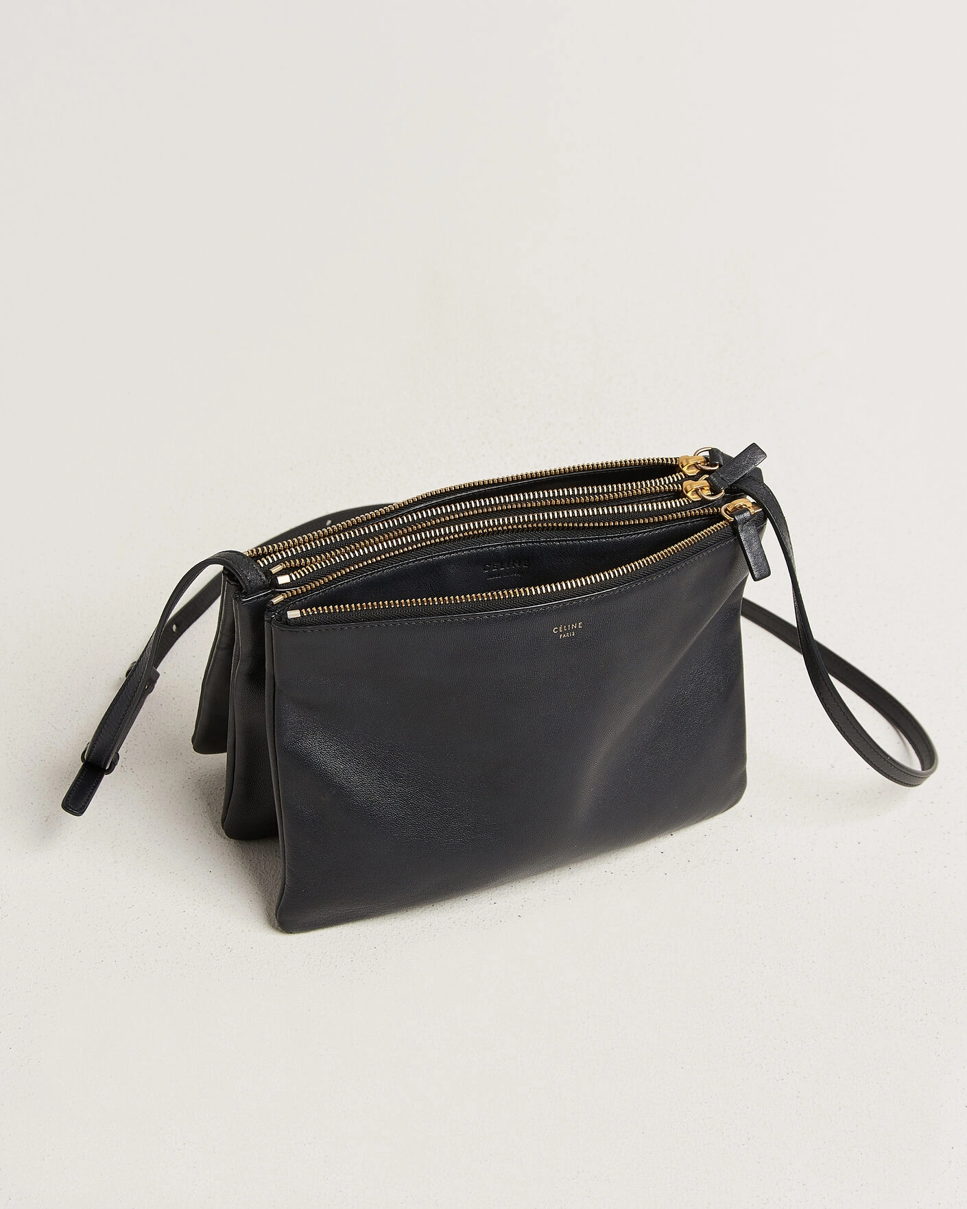 Herr | Pre-Owned & Vintage Bags | Celine Pre-Owned | Trio Bag Medium Leather Black