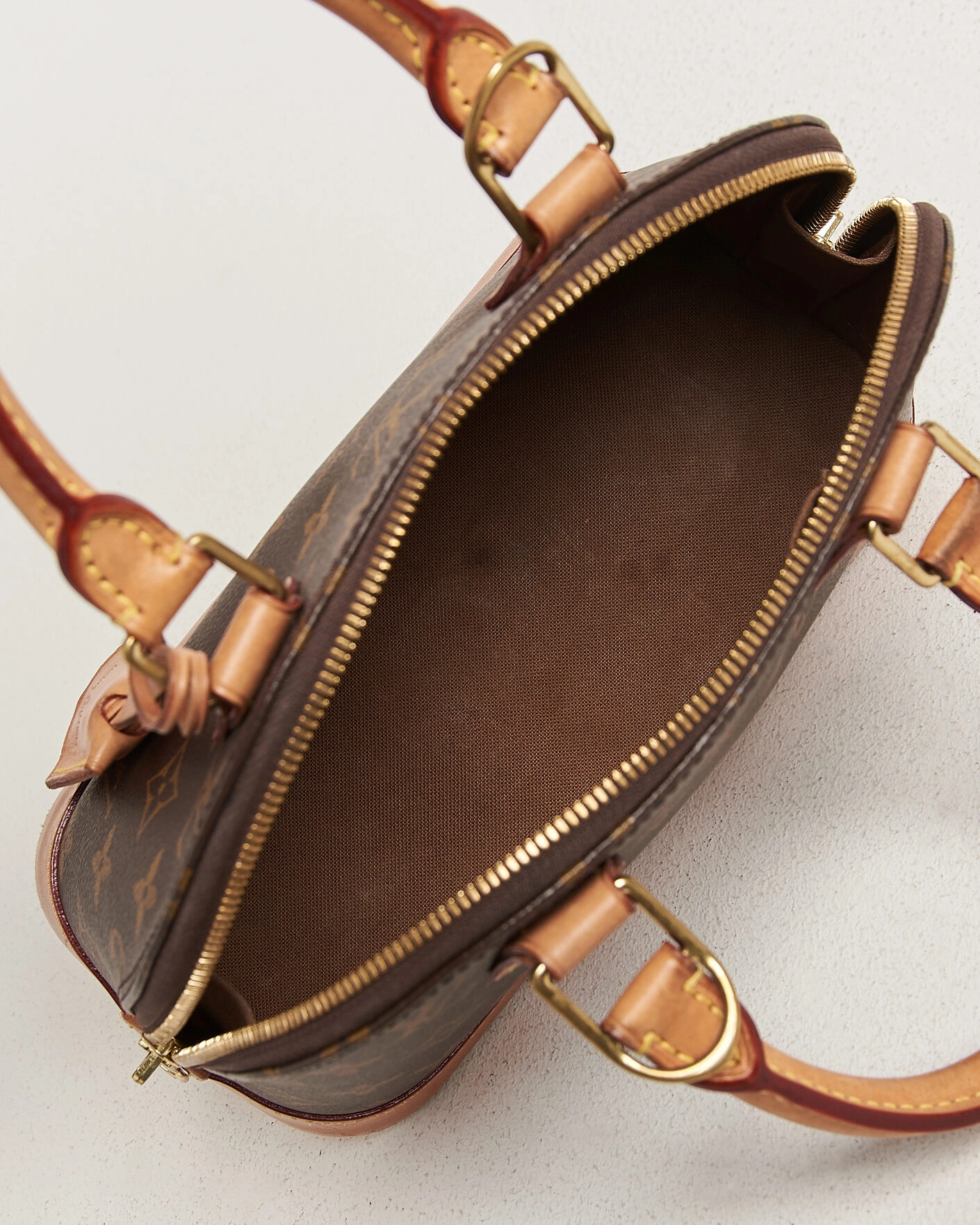 Herr | Pre-Owned & Vintage Bags | Louis Vuitton Pre-Owned | Alma BB Monogram