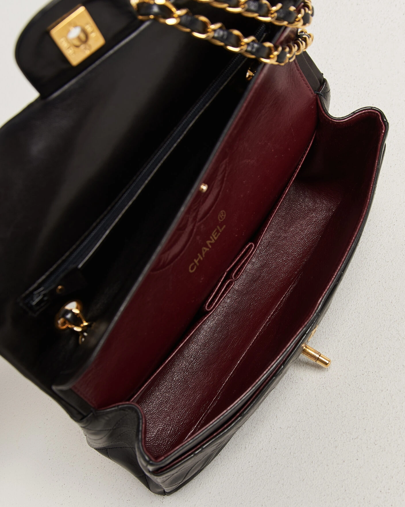 Herr | Pre-Owned & Vintage Bags | Chanel Pre-Owned | Classic Medium Double Flap Bag Lambskin Black