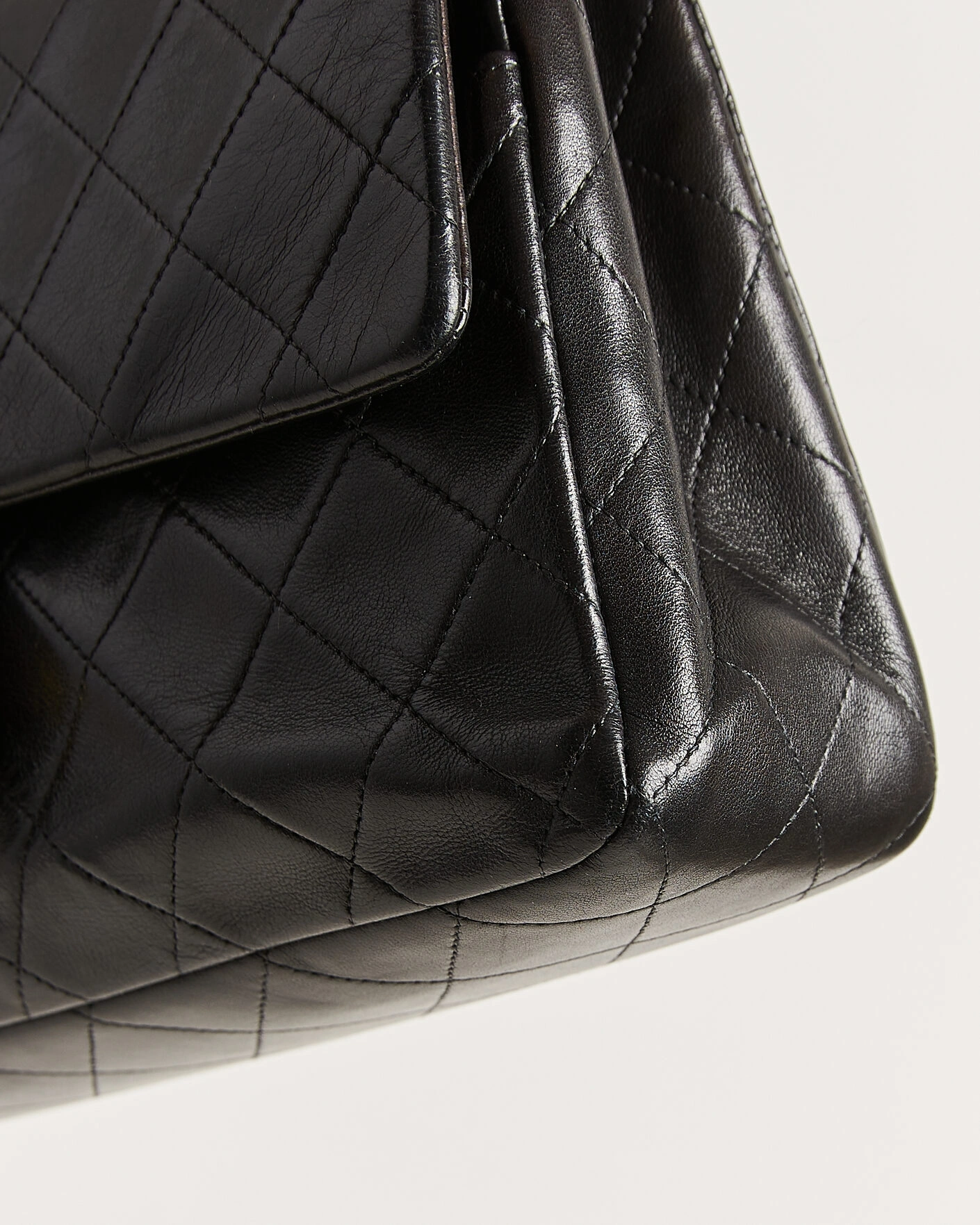 Herr | Pre-Owned & Vintage Bags | Chanel Pre-Owned | Classic Medium Double Flap Bag Lambskin Black