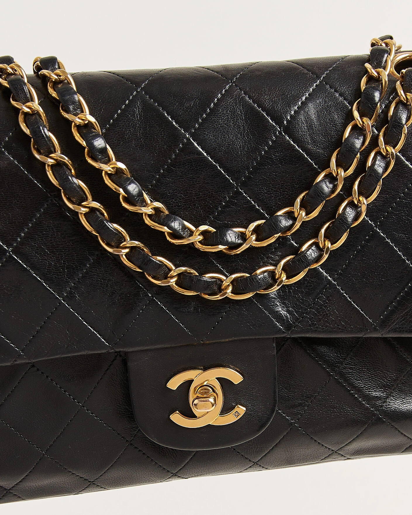 Herr | Pre-Owned & Vintage Bags | Chanel Pre-Owned | Classic Medium Double Flap Bag Lambskin Black