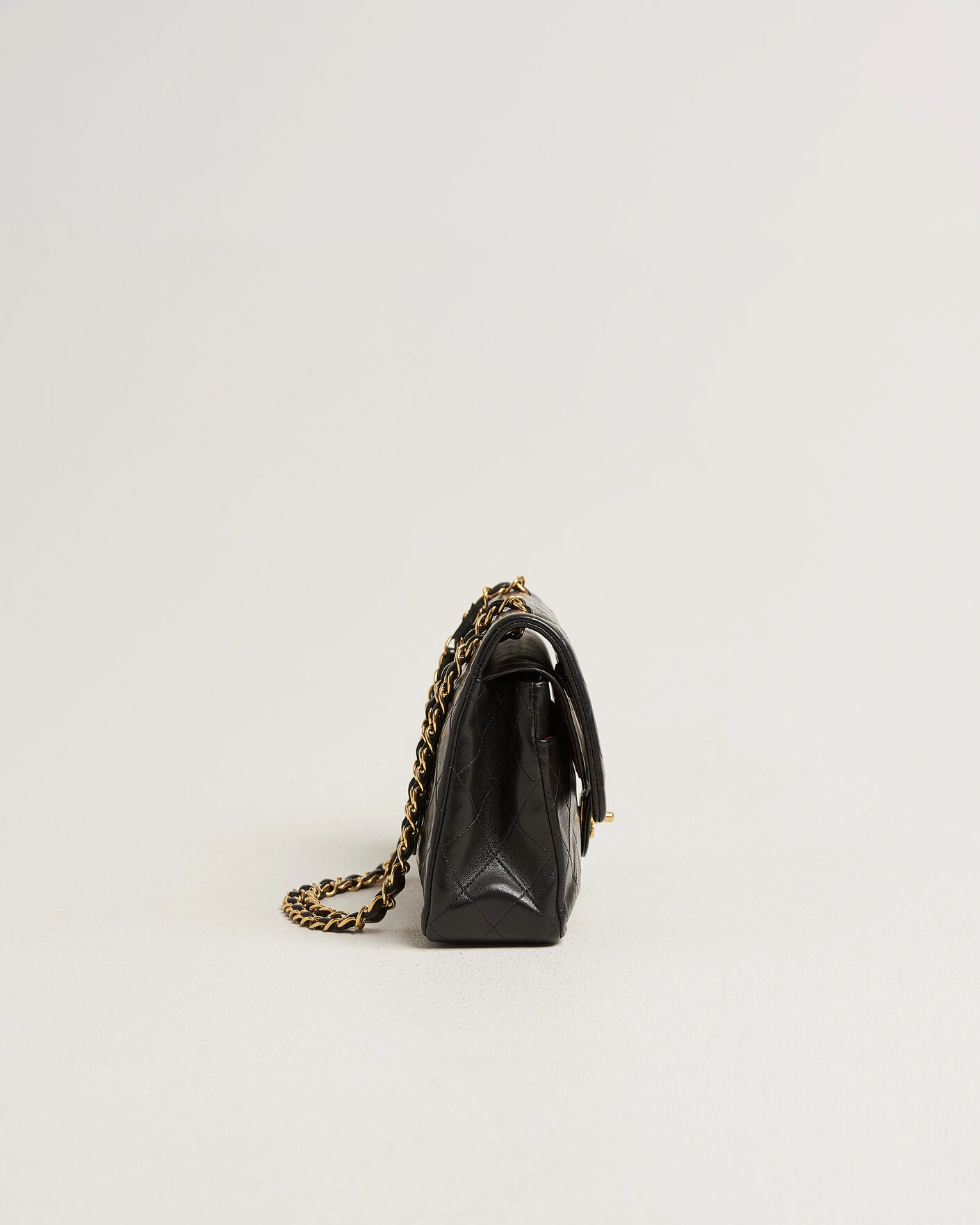Herr | Pre-Owned & Vintage Bags | Chanel Pre-Owned | Classic Medium Double Flap Bag Lambskin Black