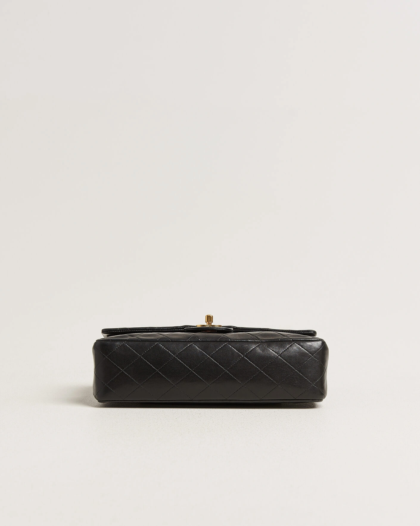 Herr | Pre-Owned & Vintage Bags | Chanel Pre-Owned | Classic Medium Double Flap Bag Lambskin Black