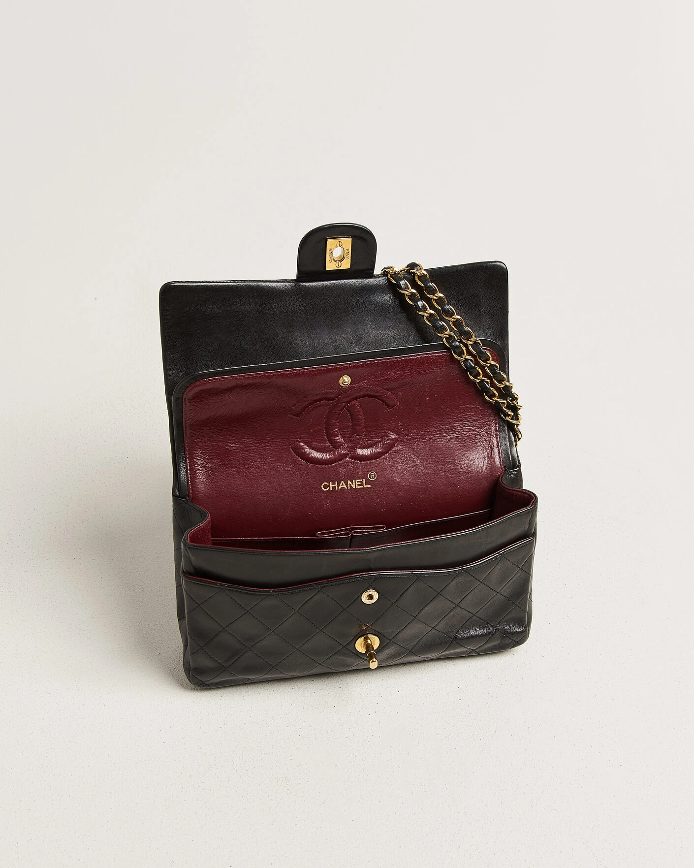 Herr | Pre-Owned & Vintage Bags | Chanel Pre-Owned | Classic Medium Double Flap Bag Lambskin Black