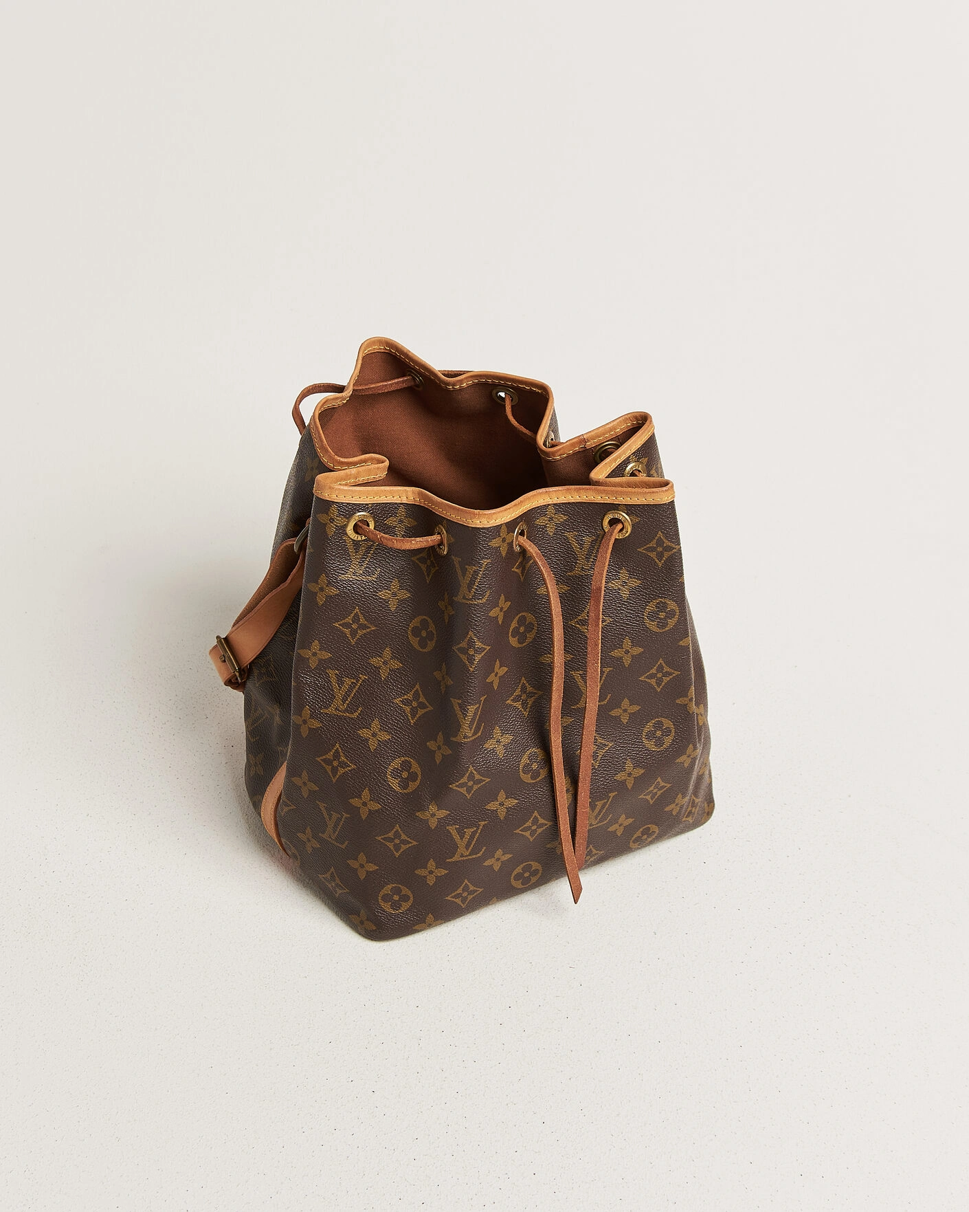 Herr | Pre-Owned & Vintage Bags | Louis Vuitton Pre-Owned | Petit Noé Monogram