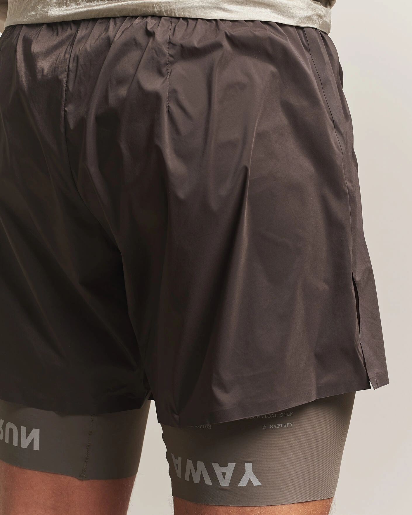 Herr | Shorts | Satisfy | TechSilk 8 Inch Shorts Quicksand