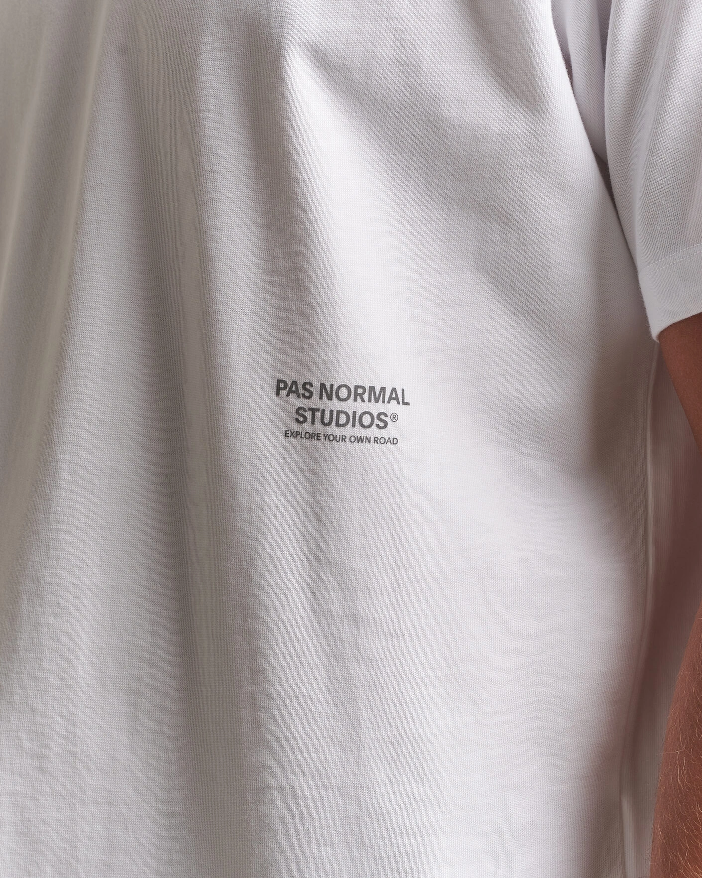 Herr | T-Shirts | Pas Normal Studios | Off-Race Graphic T-Shirt White