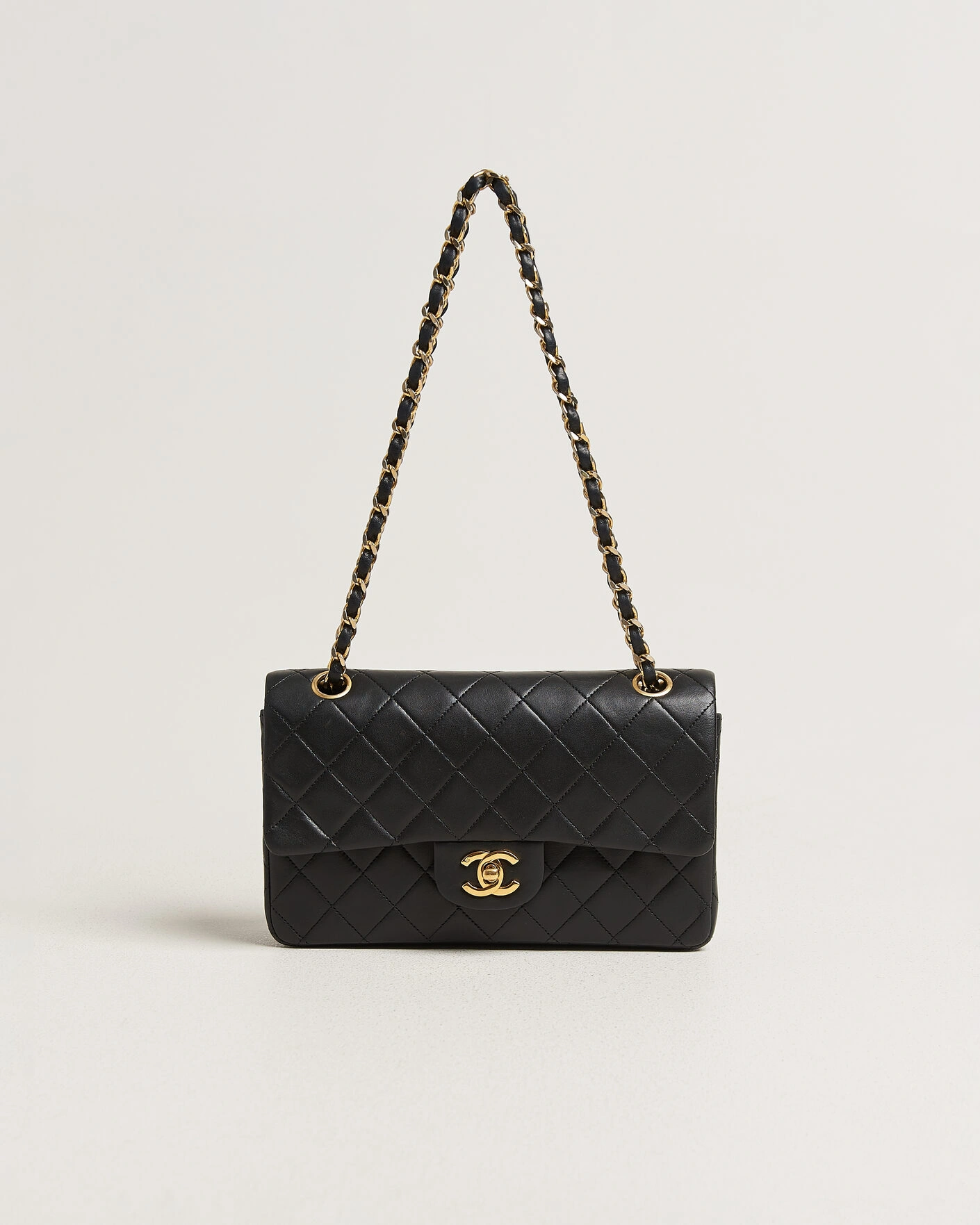 Herr | Pre-Owned & Vintage Bags | Chanel Pre-Owned | Classic Small Double Flap Bag Lambskin Black