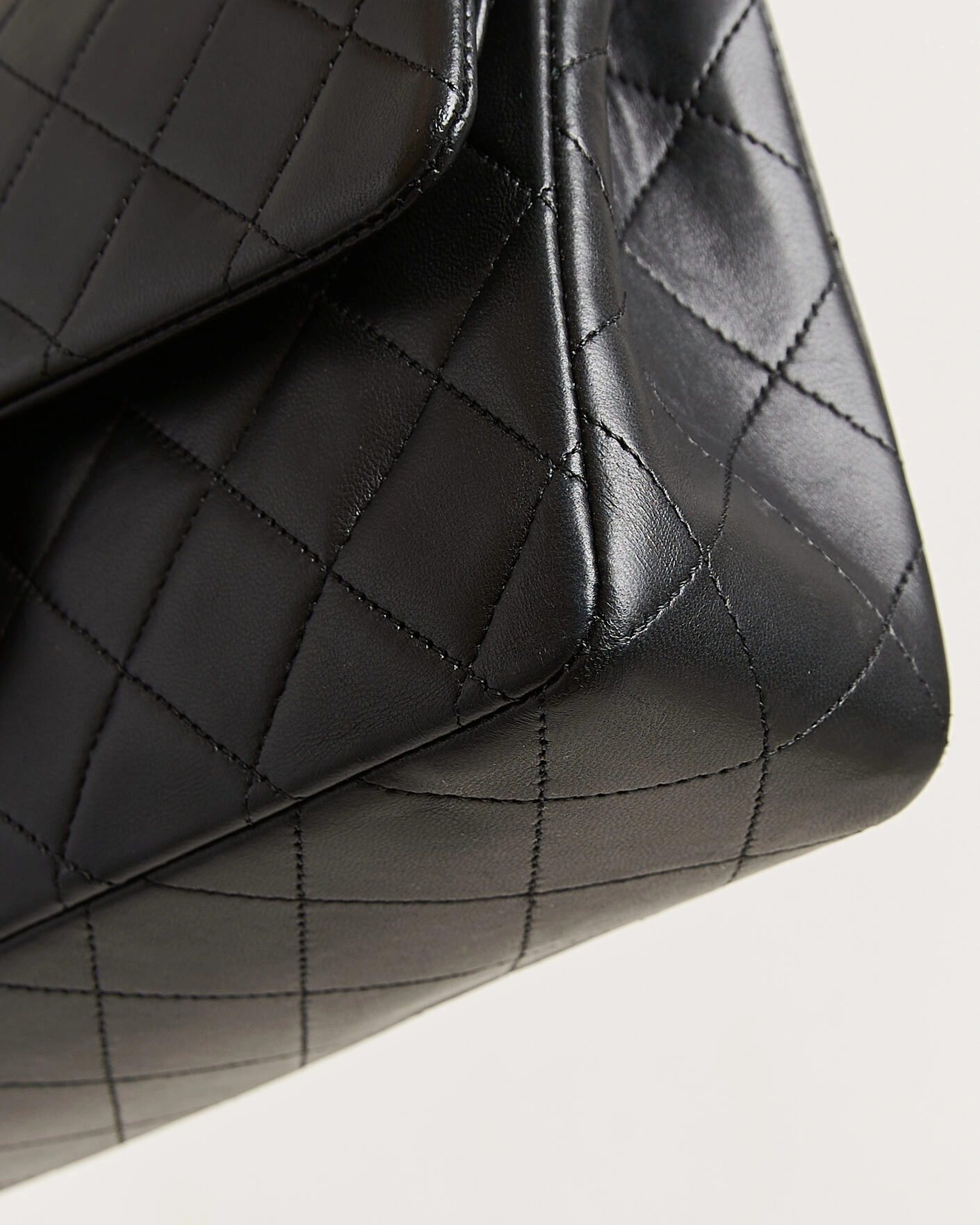 Herr | Pre-Owned & Vintage Bags | Chanel Pre-Owned | Classic Small Double Flap Bag Lambskin Black