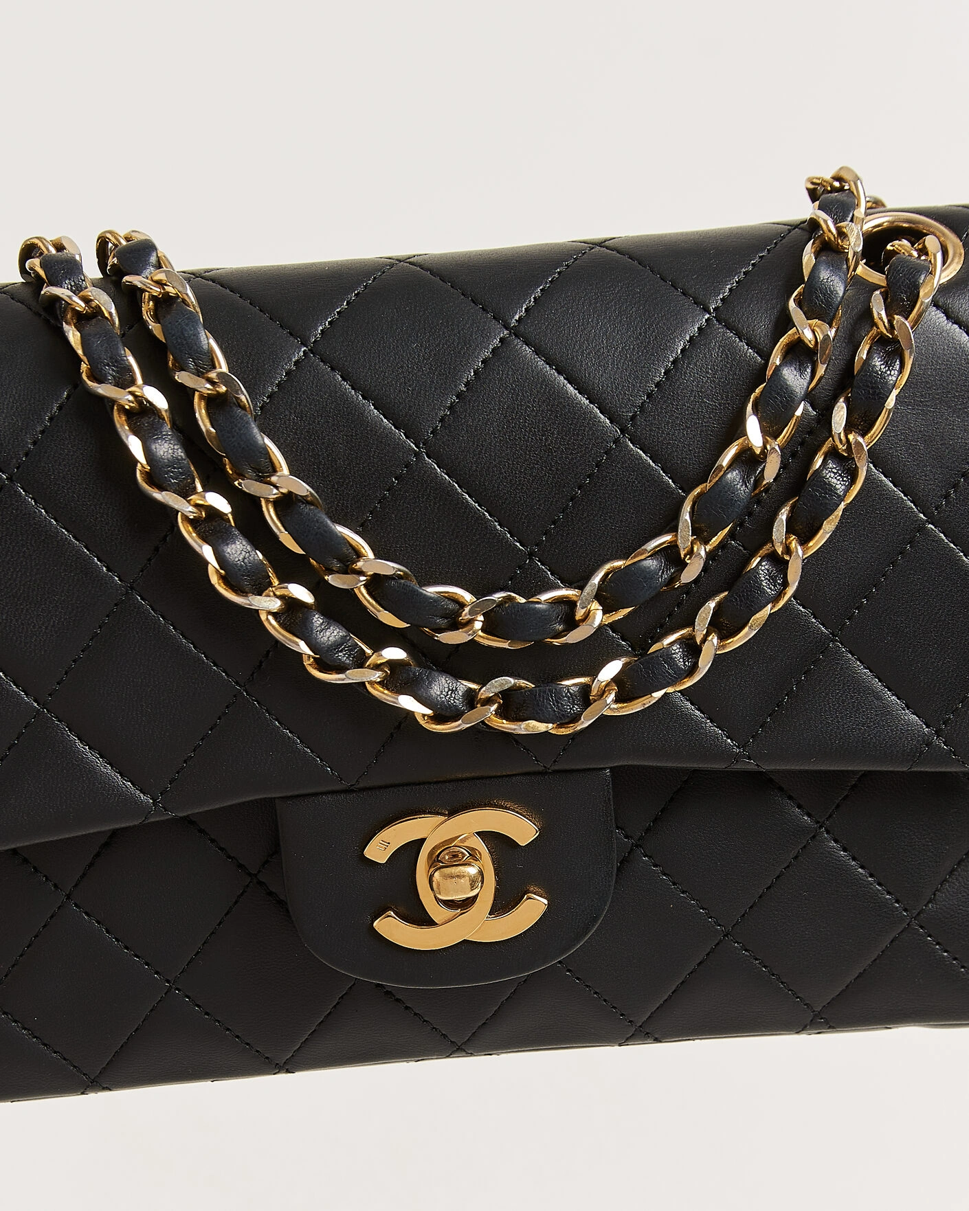 Herr | Pre-Owned & Vintage Bags | Chanel Pre-Owned | Classic Small Double Flap Bag Lambskin Black