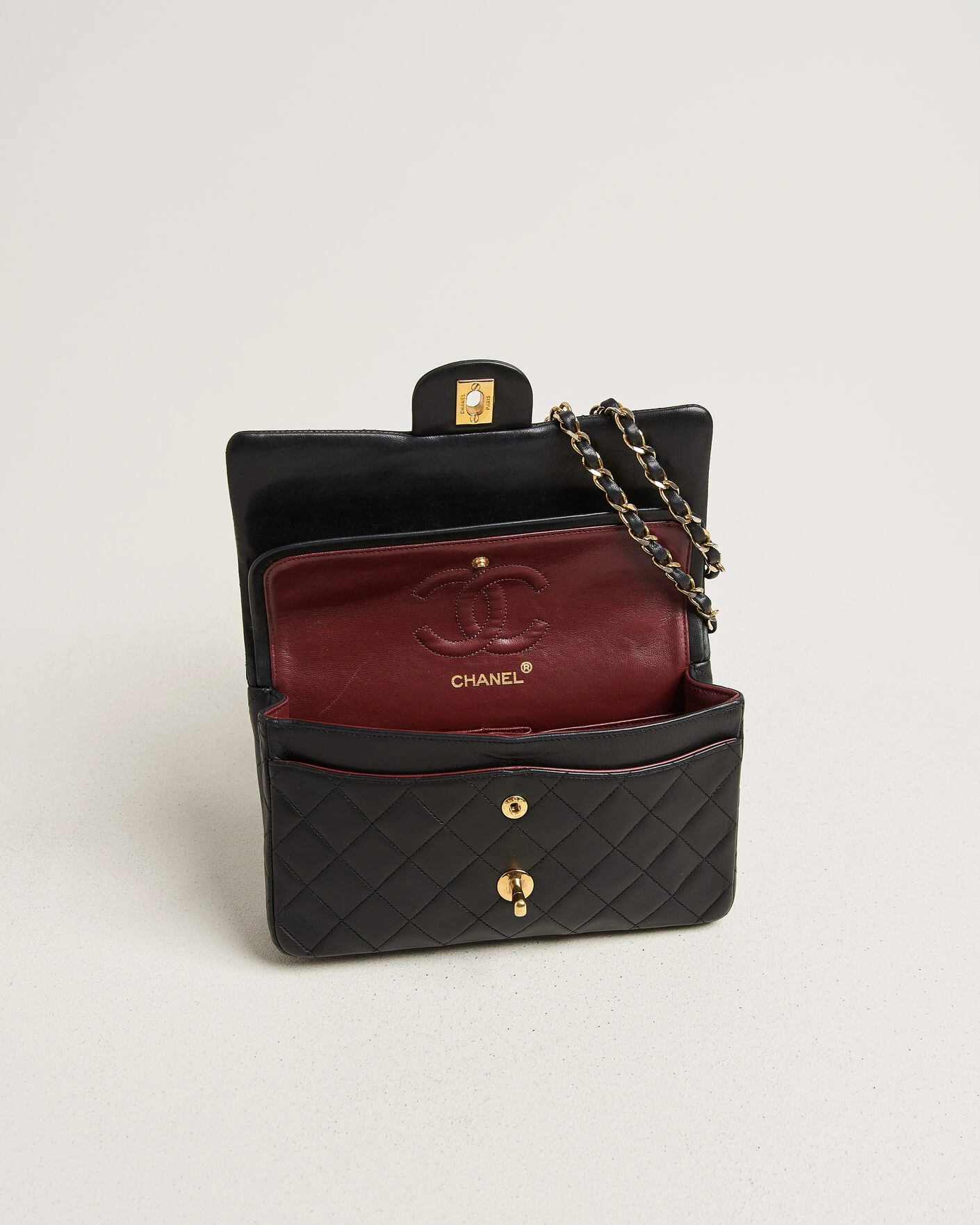 Herr | Pre-Owned & Vintage Bags | Chanel Pre-Owned | Classic Small Double Flap Bag Lambskin Black