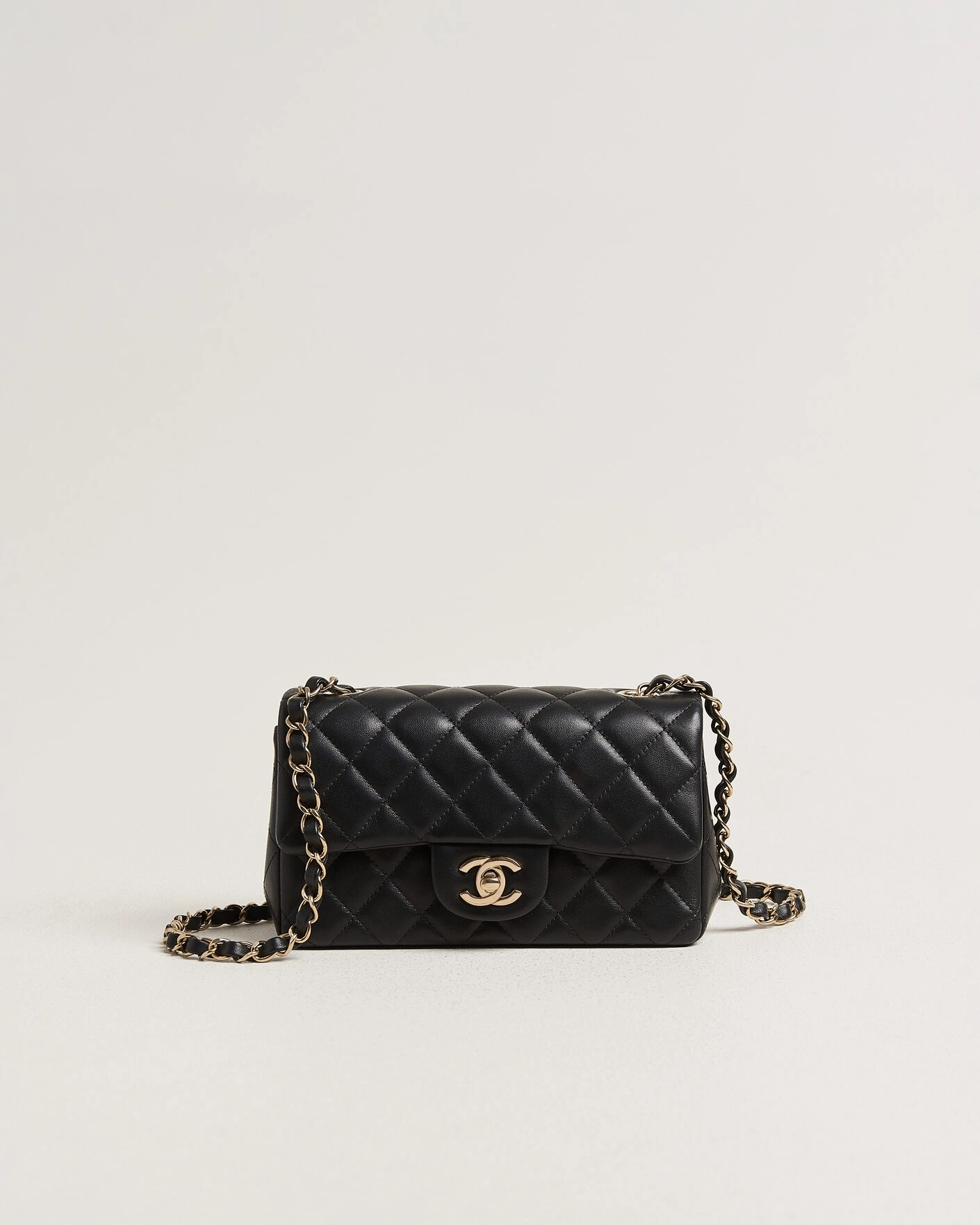 Herr | Pre-Owned & Vintage Bags | Chanel Pre-Owned | Classic Mini Rectangular Single Flap Bag Lambskin Black