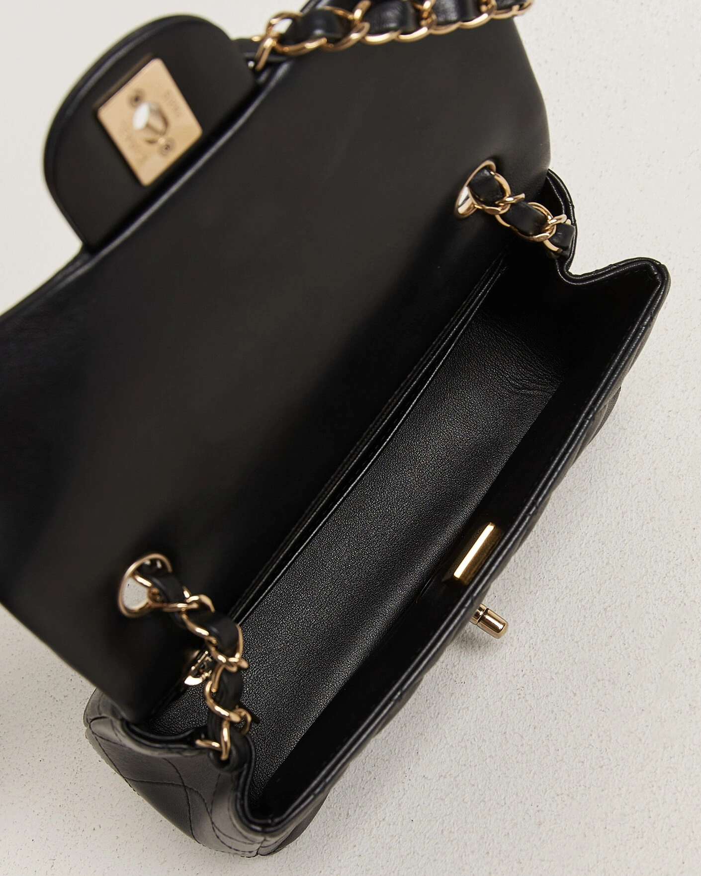 Herr | Pre-Owned & Vintage Bags | Chanel Pre-Owned | Classic Mini Rectangular Single Flap Bag Lambskin Black