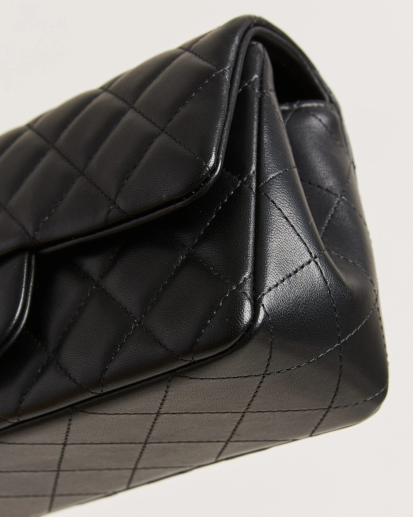 Herr | Pre-Owned & Vintage Bags | Chanel Pre-Owned | Classic Mini Rectangular Single Flap Bag Lambskin Black