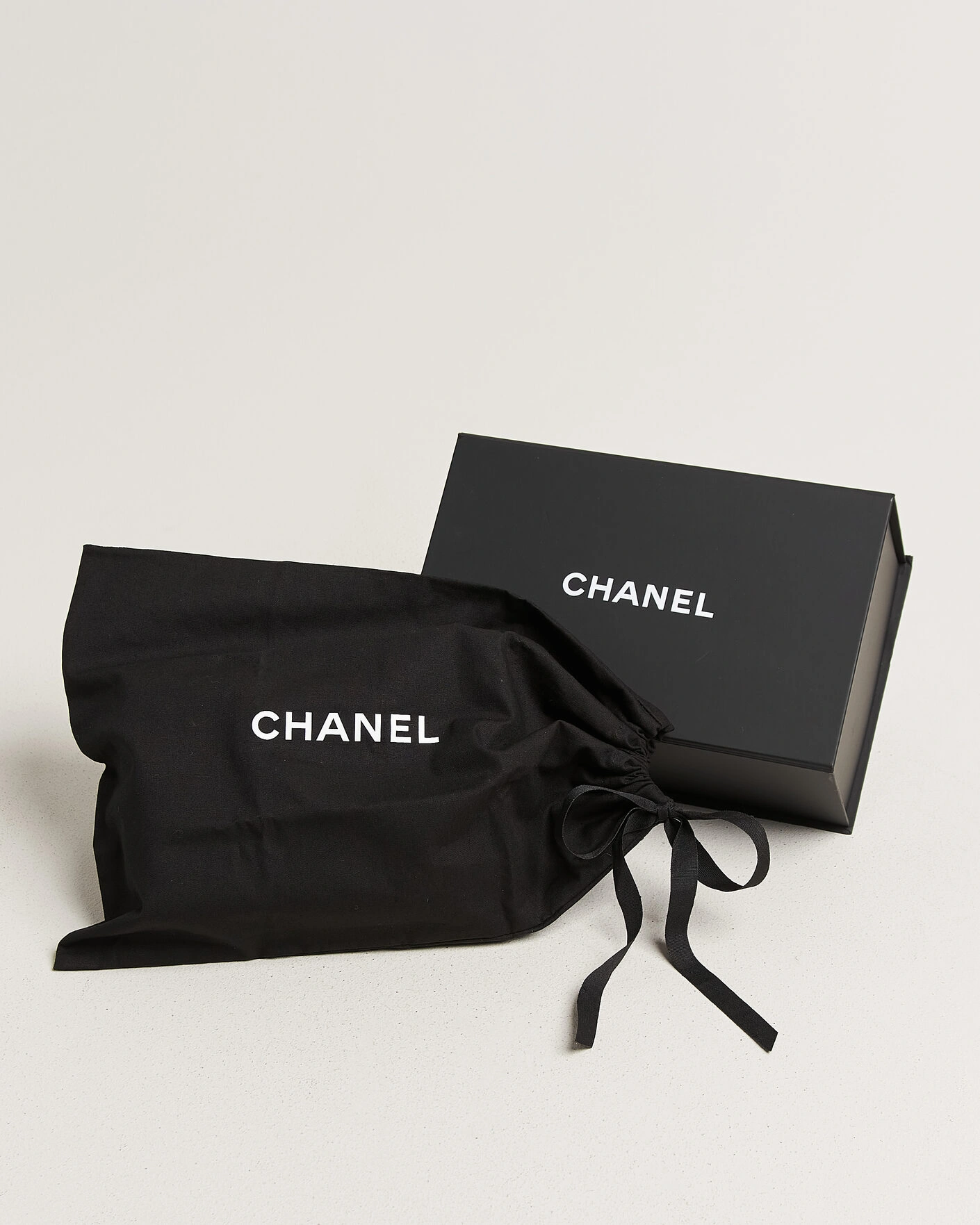 Herr | Pre-Owned & Vintage Bags | Chanel Pre-Owned | Classic Mini Rectangular Single Flap Bag Lambskin Black
