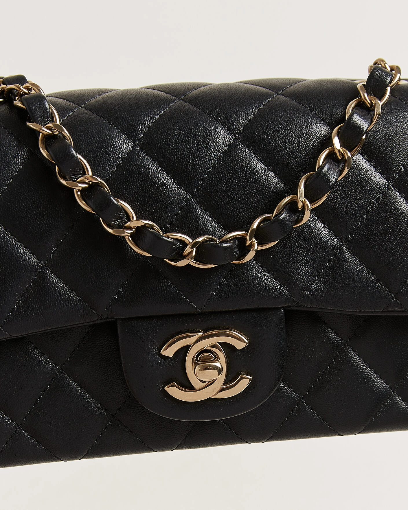 Herr | Pre-Owned & Vintage Bags | Chanel Pre-Owned | Classic Mini Rectangular Single Flap Bag Lambskin Black