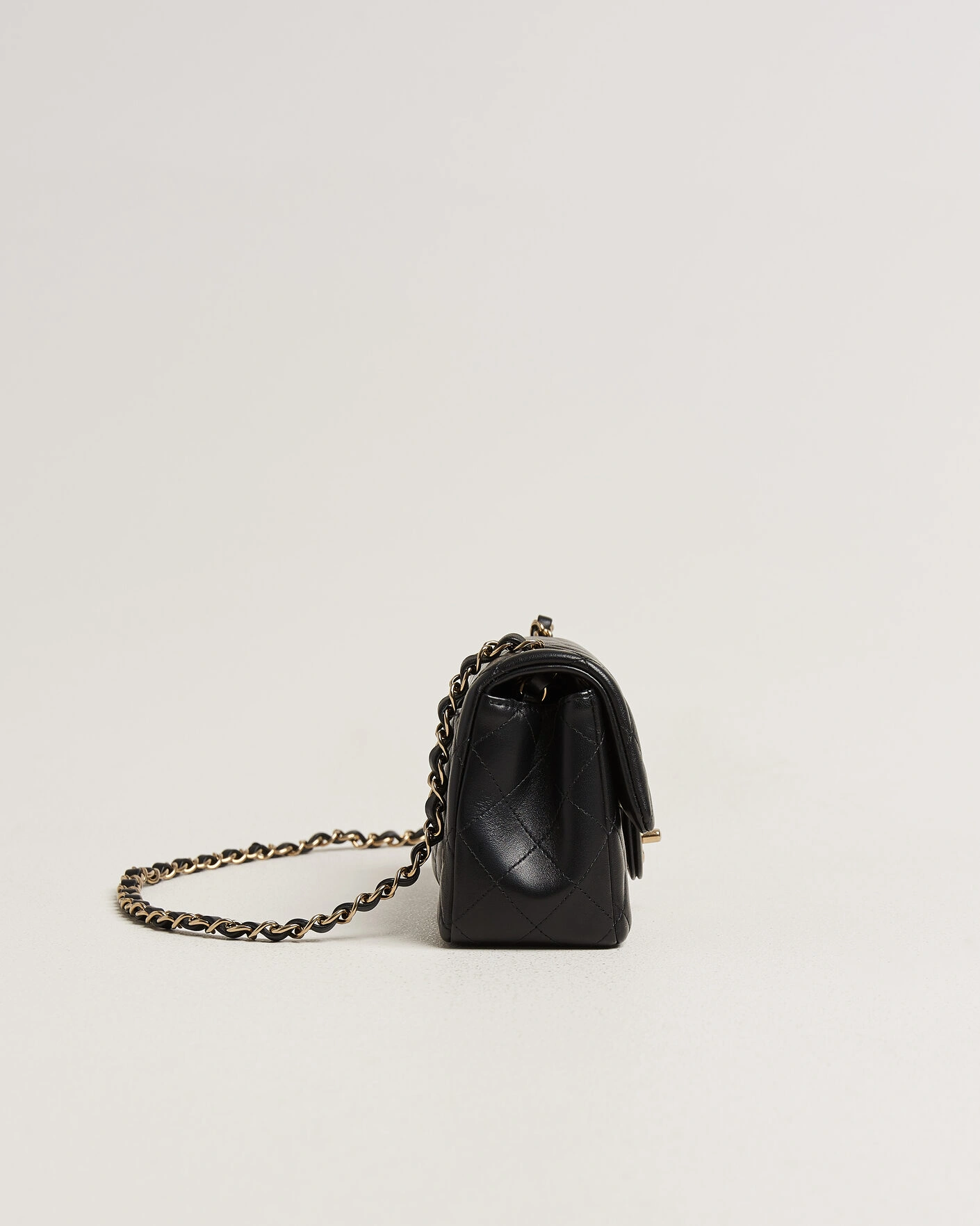 Herr | Pre-Owned & Vintage Bags | Chanel Pre-Owned | Classic Mini Rectangular Single Flap Bag Lambskin Black