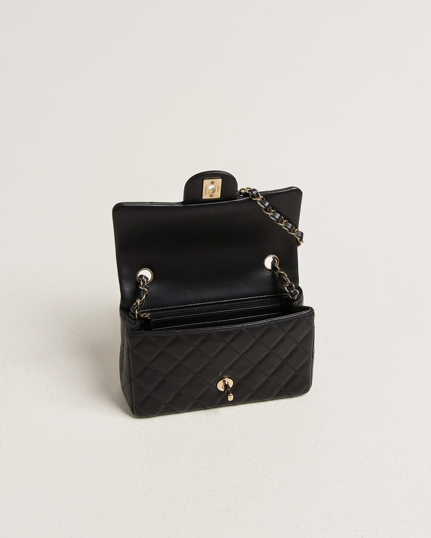 Herr | Pre-Owned & Vintage Bags | Chanel Pre-Owned | Classic Mini Rectangular Single Flap Bag Lambskin Black