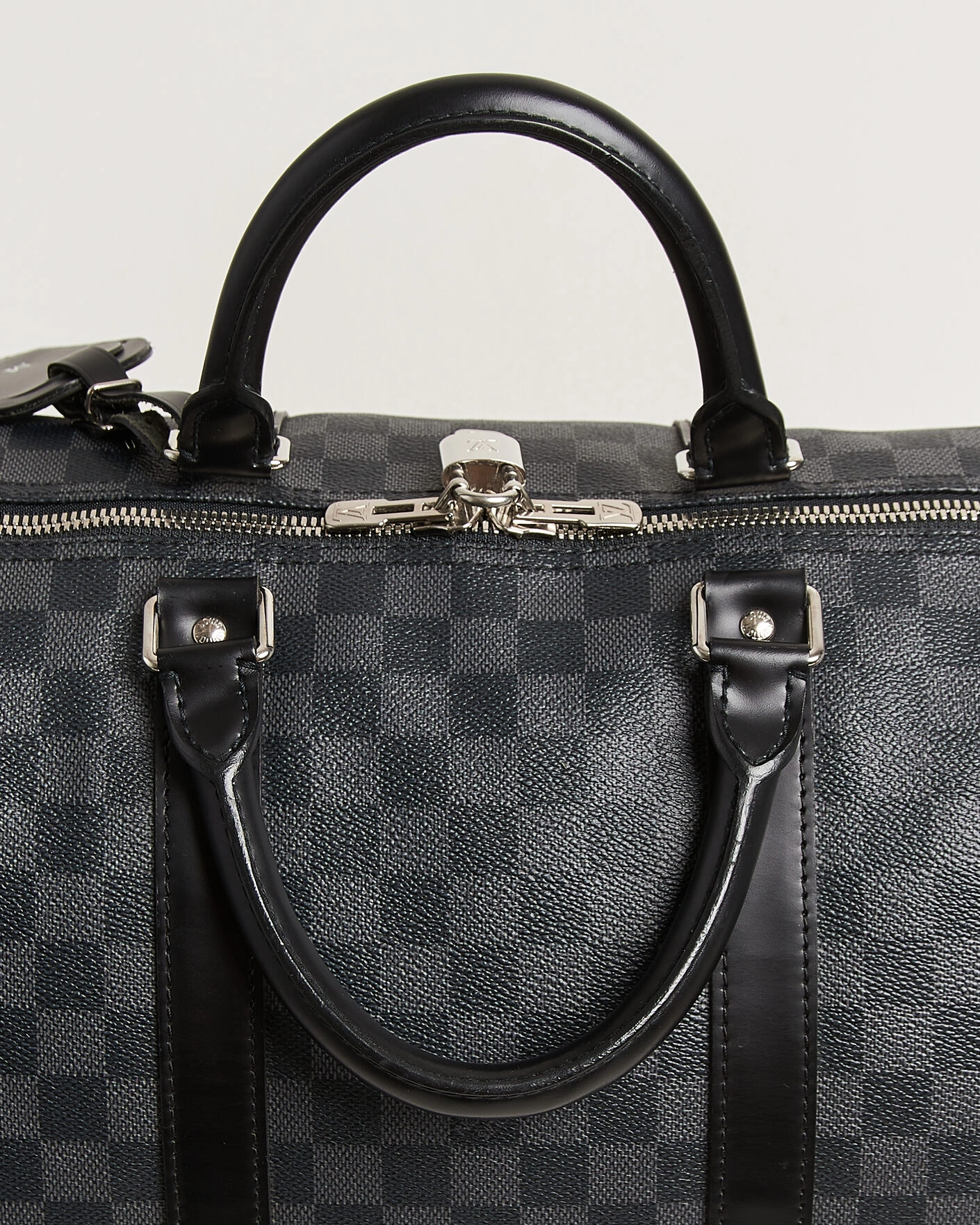 Herr | Pre-Owned & Vintage Bags | Louis Vuitton Pre-Owned | Keepall Bandouliére 55 Damier Graphite
