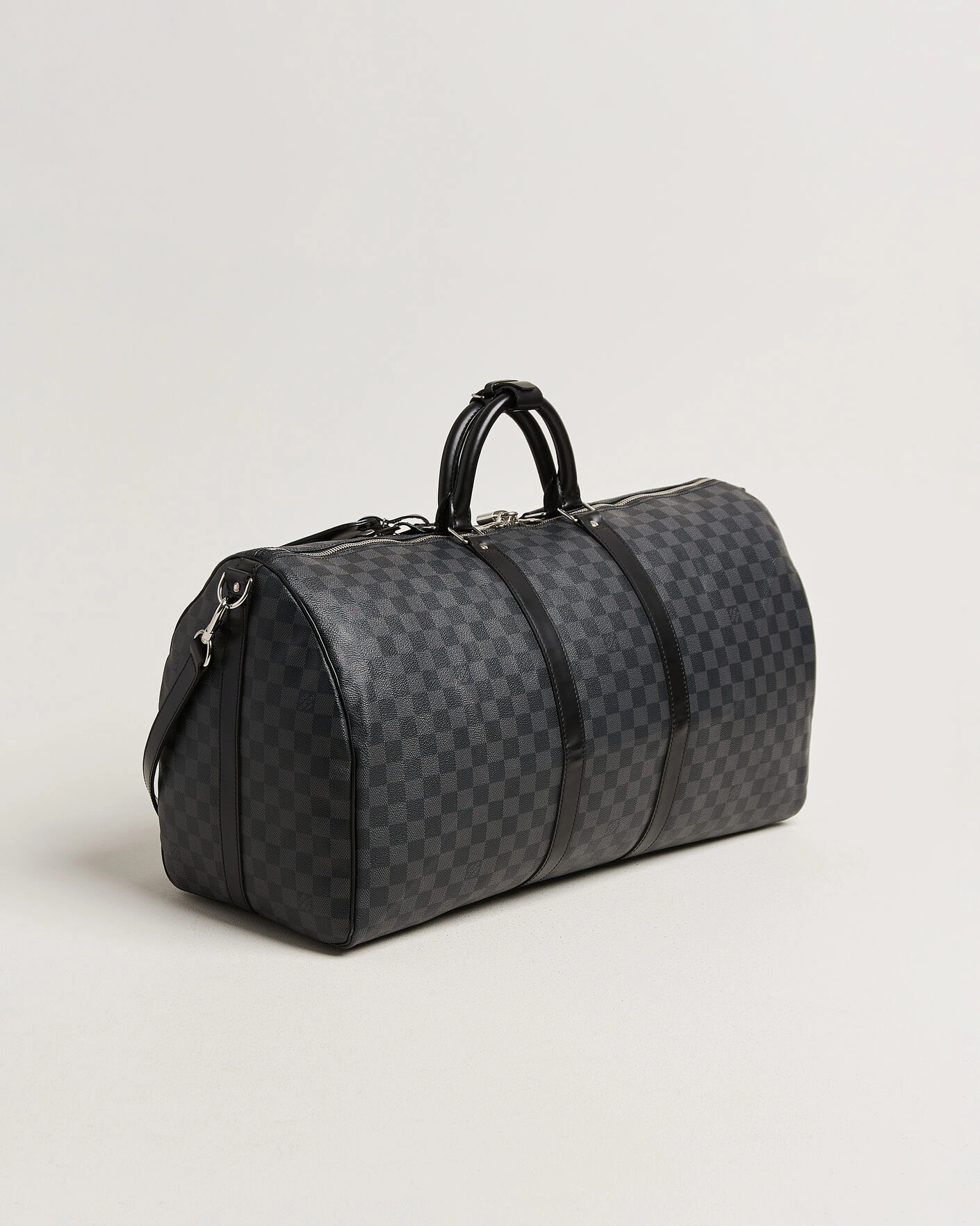Herr | Pre-Owned & Vintage Bags | Louis Vuitton Pre-Owned | Keepall Bandouliére 55 Damier Graphite
