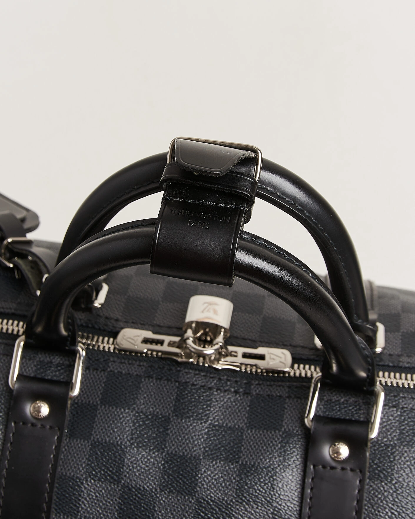 Herr | Pre-Owned & Vintage Bags | Louis Vuitton Pre-Owned | Keepall Bandouliére 55 Damier Graphite