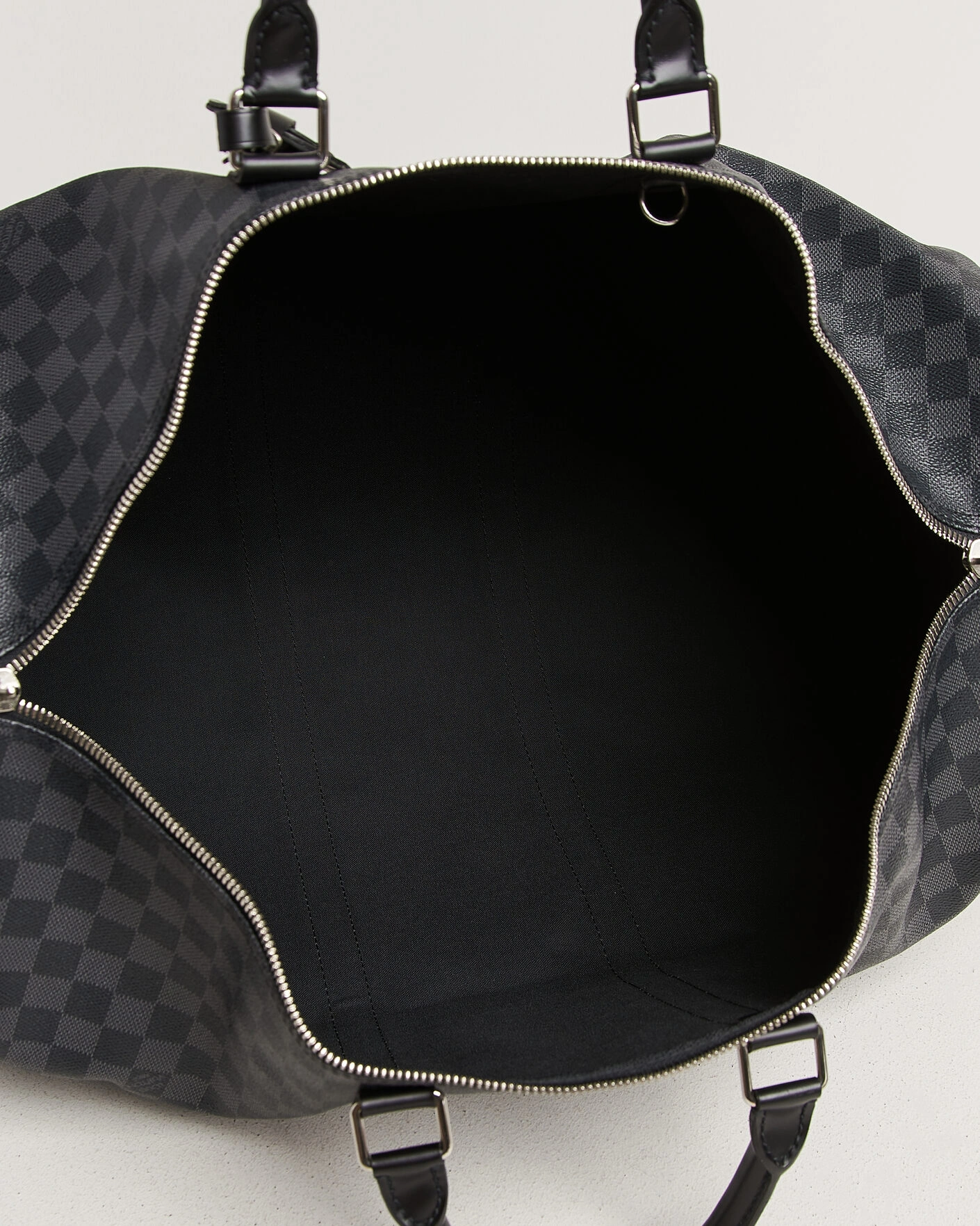 Herr | Pre-Owned & Vintage Bags | Louis Vuitton Pre-Owned | Keepall Bandouliére 55 Damier Graphite